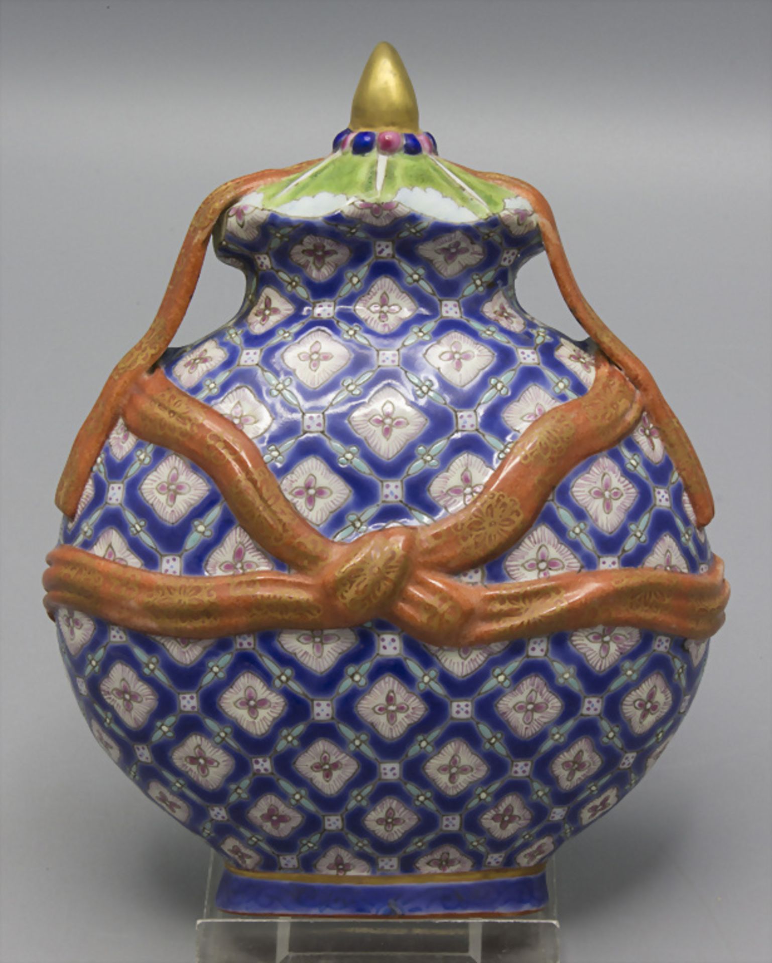 Applikation in Form einer Vase / An application in shape of a vase, wohl Qianlong-Periode ...