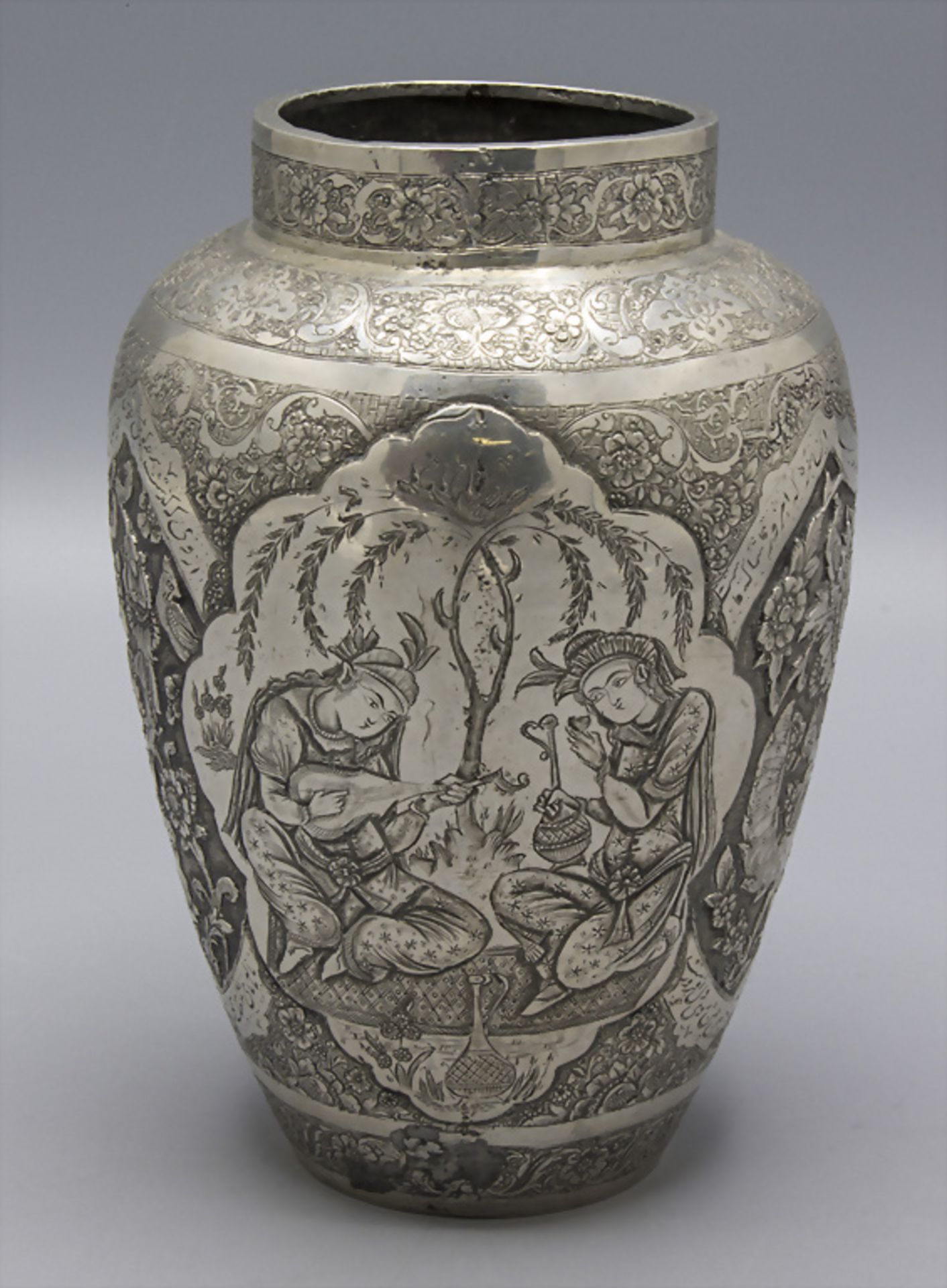 Vase / A silver vase, Teheran (Persien), um 1940