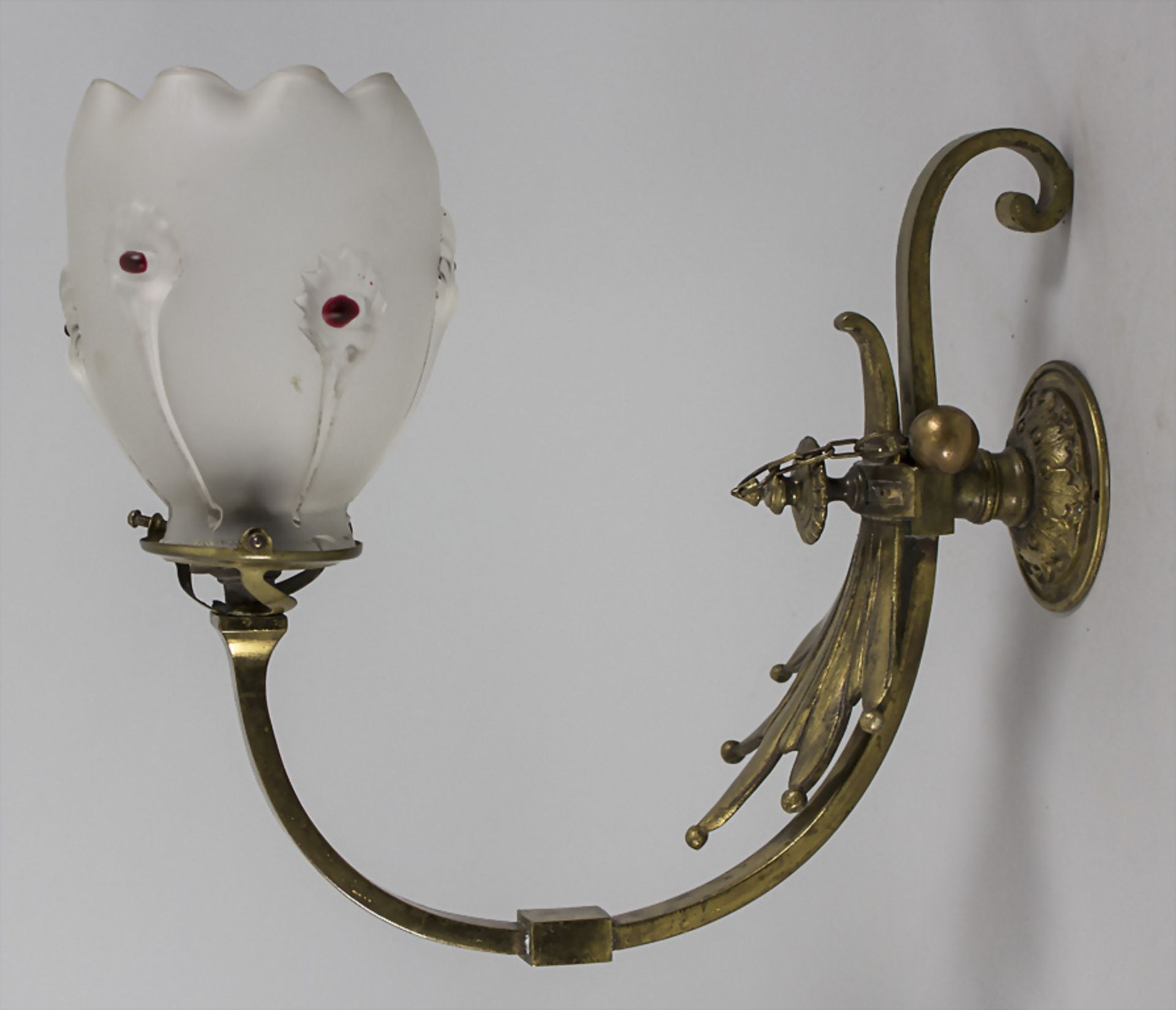 Wandlampe mit Glasschirm / A wall lamp, Frankreich, um 1900