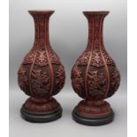 Paar Lackvasen mit floraler Ornamentik / A pair of floral ornamentated lacquer vases, China