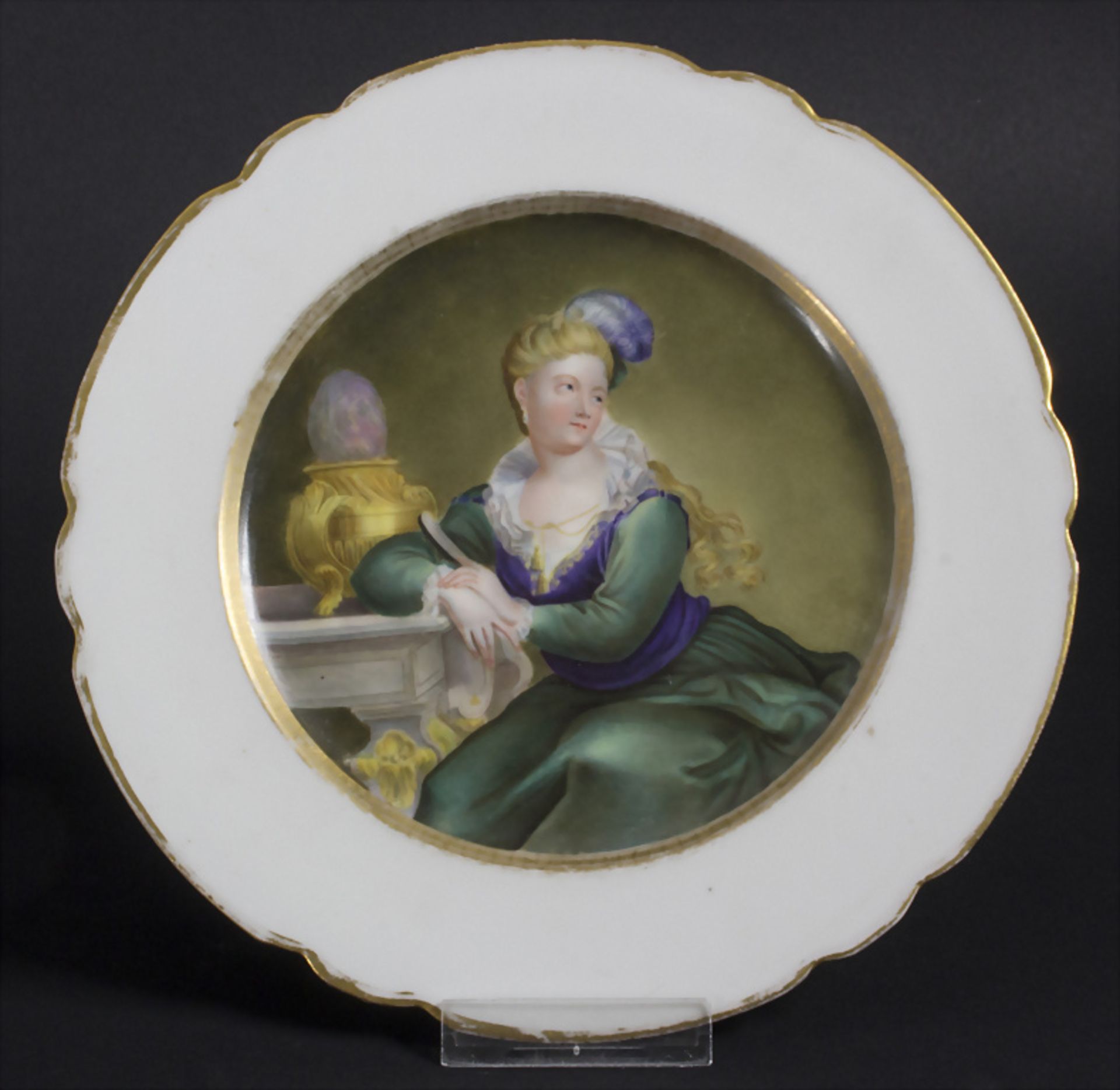 Bildteller mit dem Porträt einer jungen Dame / A plate with the portrait of a young lady, ...