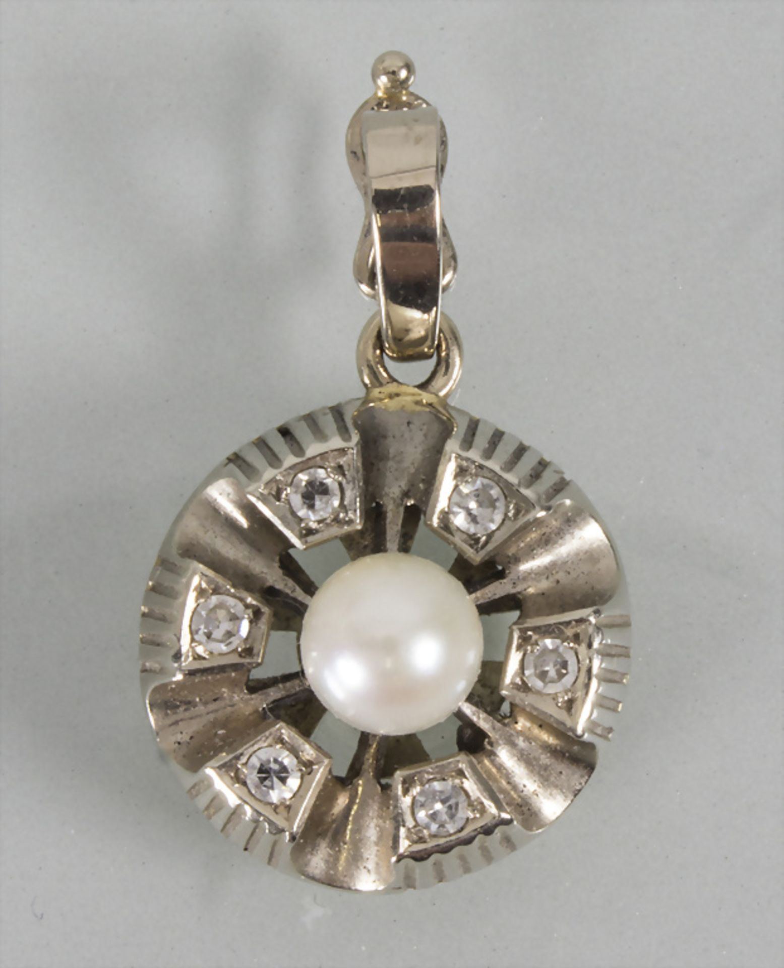 Goldanhänger mit Perle und Diamanten / A 14 ct gold pendant with a pearl and diamonds