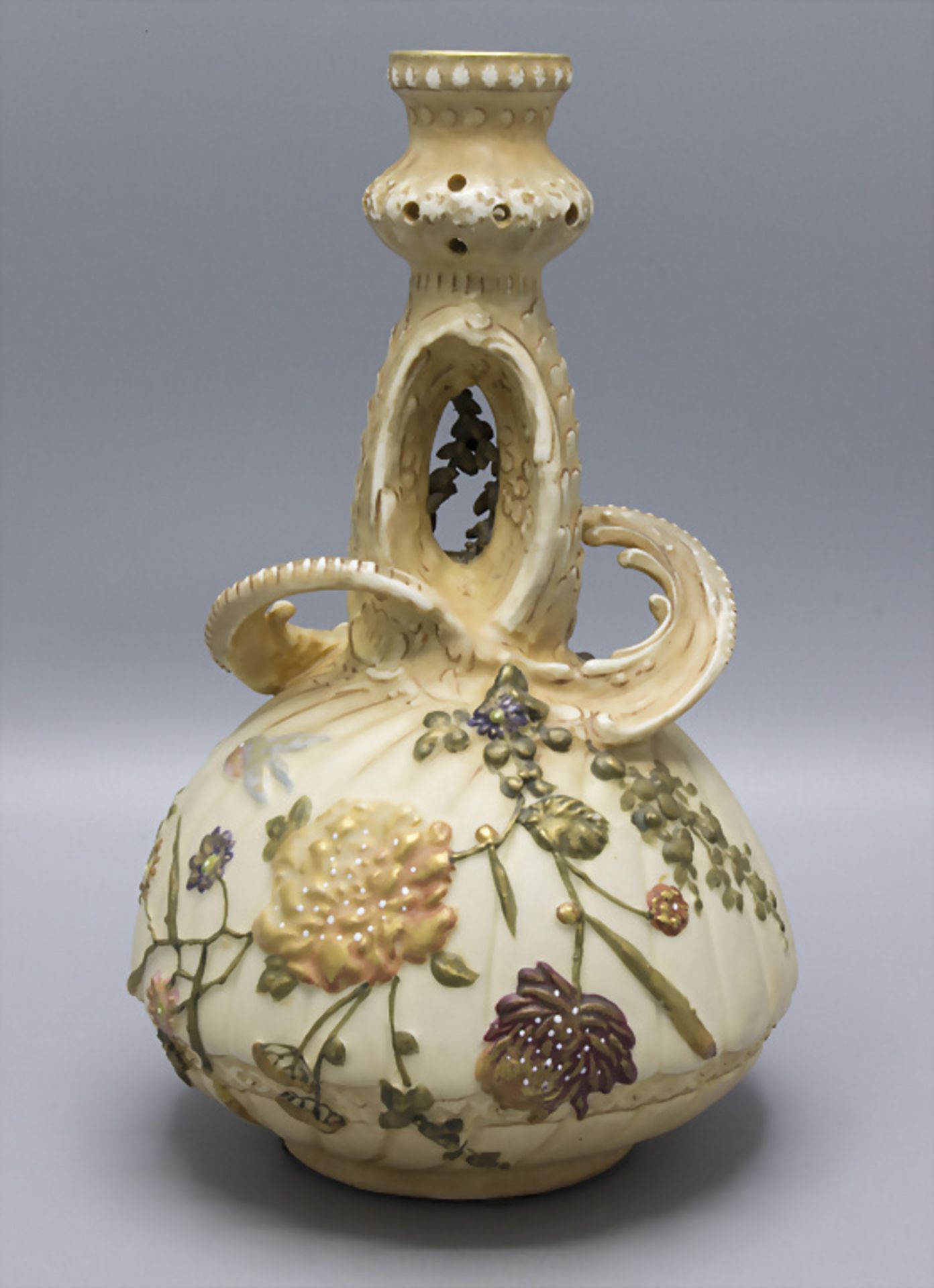 Jugendstil Vase / An Art Nouveau creamic vase, Ernst Wahliss, Wien-Teblitz, um 1900