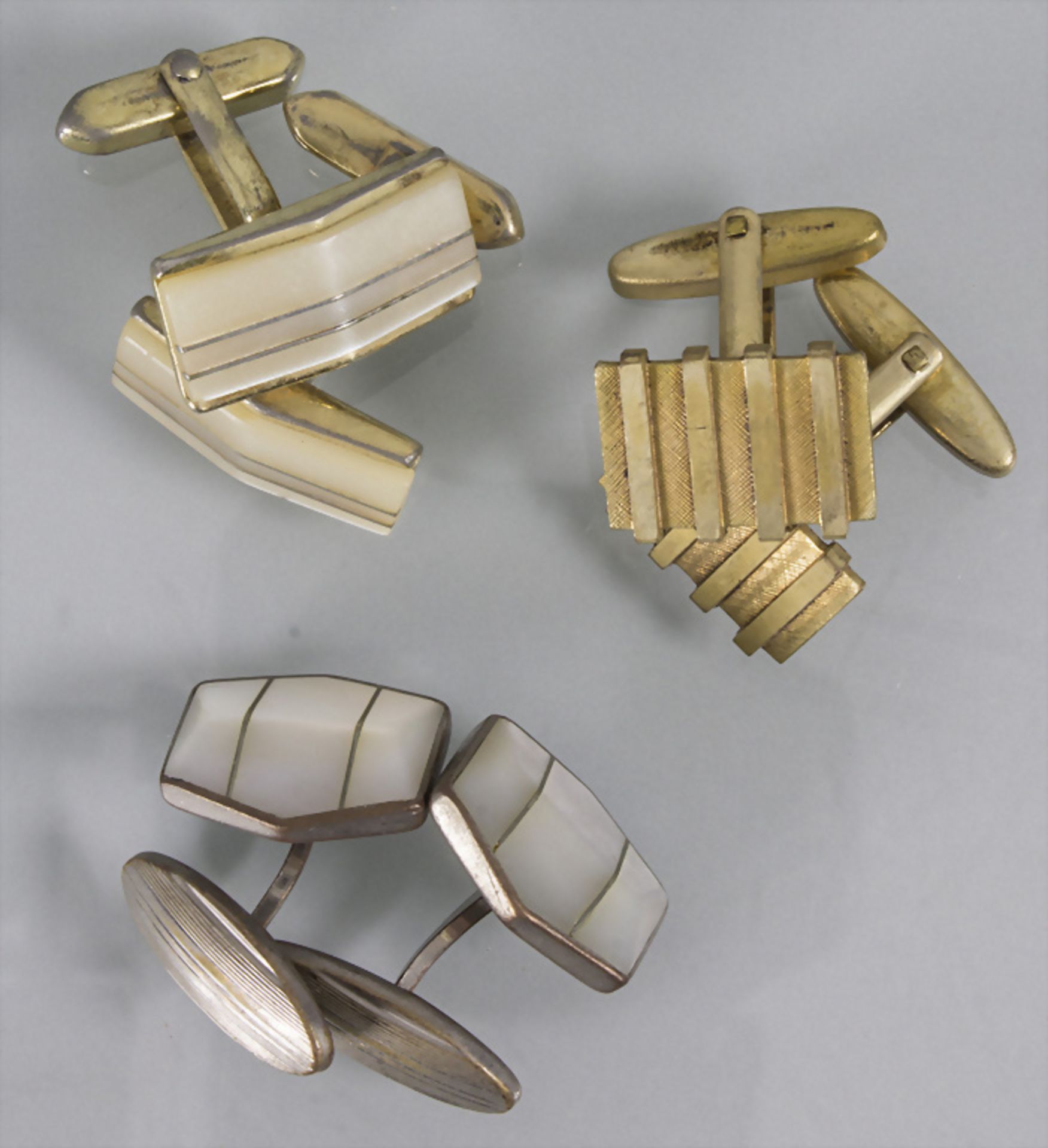 Konvolut aus 3 Paar Manschettenknöpfen / A set of 3 pairs of cufflinks, 1970er