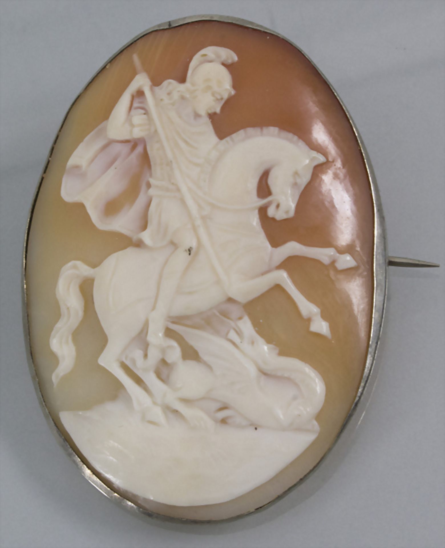 Kamee-Brosche / A cameo brooch, Italien, um 1900