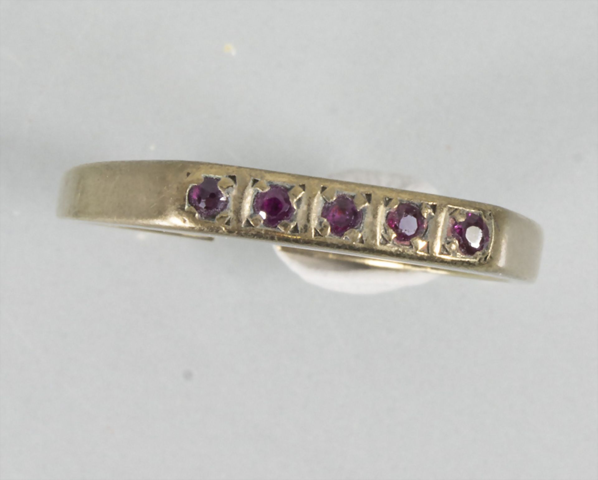 Damenring mit Granaten / An 8 ct gold ring with garnets