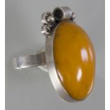 Silberring mit Bernstein / A silver ring with amber, Russland / Russia