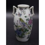 Miniatur Porzellan-Henkelvase / A porcelain handle vase, China 1. Hälfte 20. Jh.
