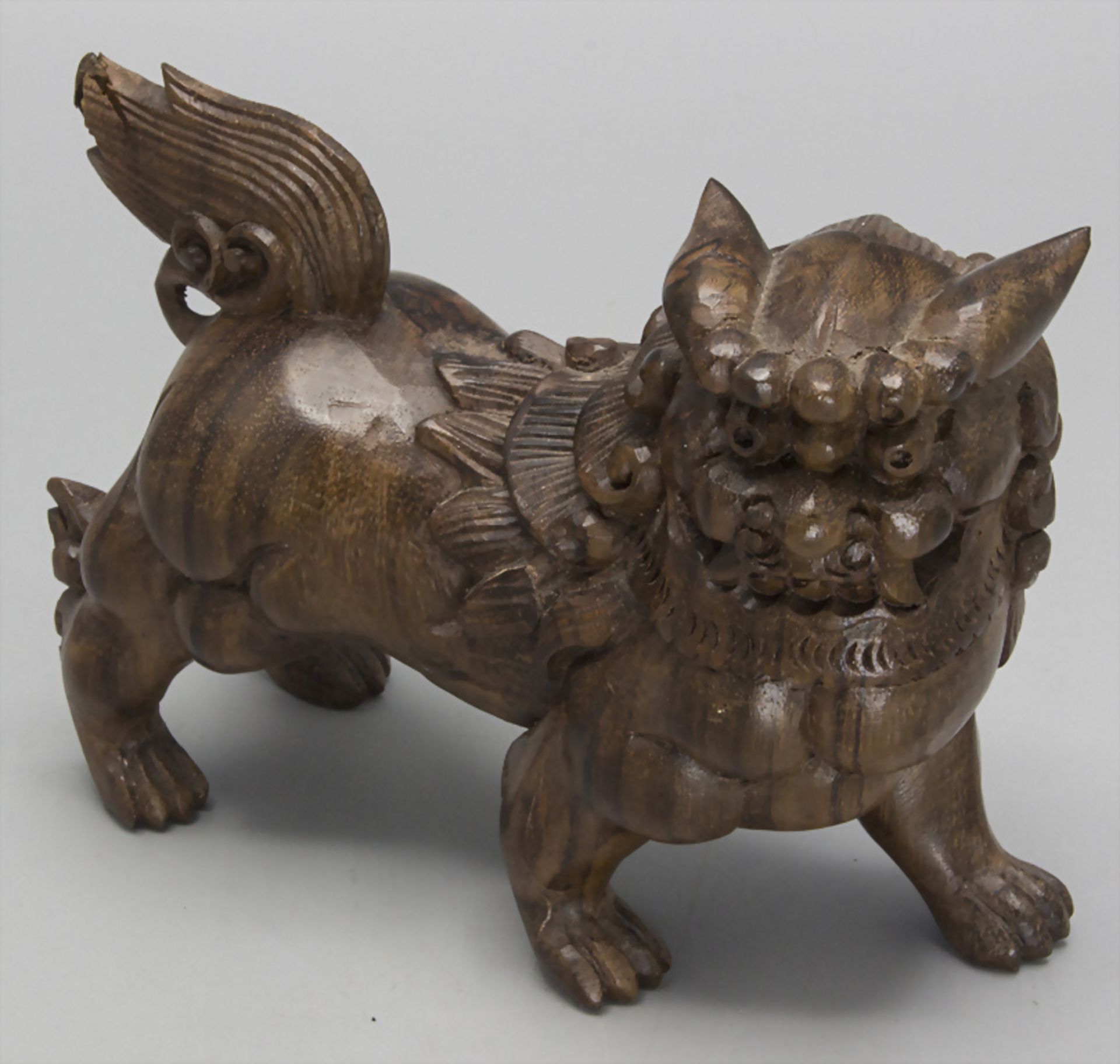 Fo-Hund aus Hartholz / A wooden foo dog