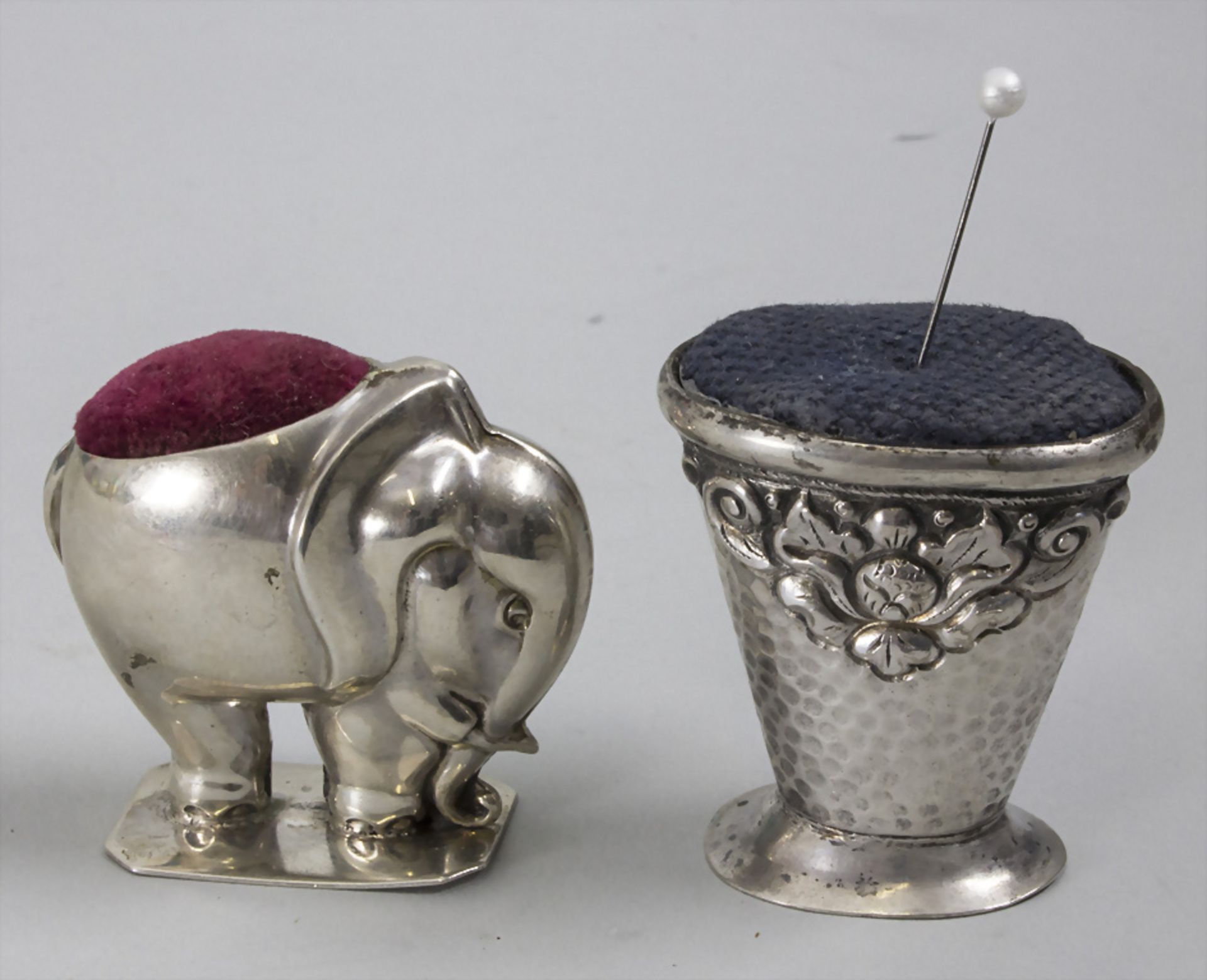 Figürliches Nadelkissen 'Elefant und Vase' / A figural pin cushion 'elephant and a vase'