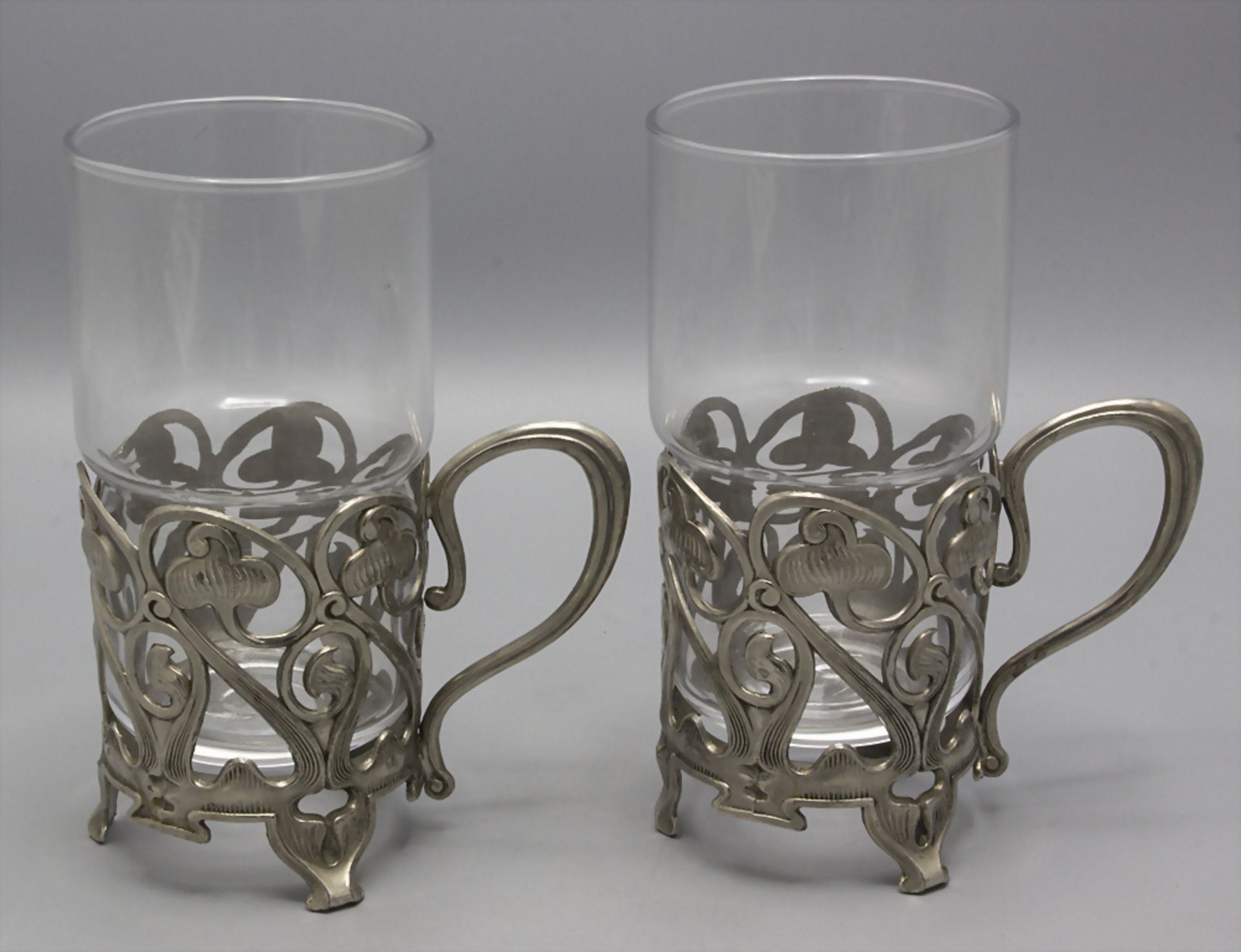 Paar Teeglashalter mit Jugendstildekor / A pair of tea glass holders with Art Nouveau floral ...