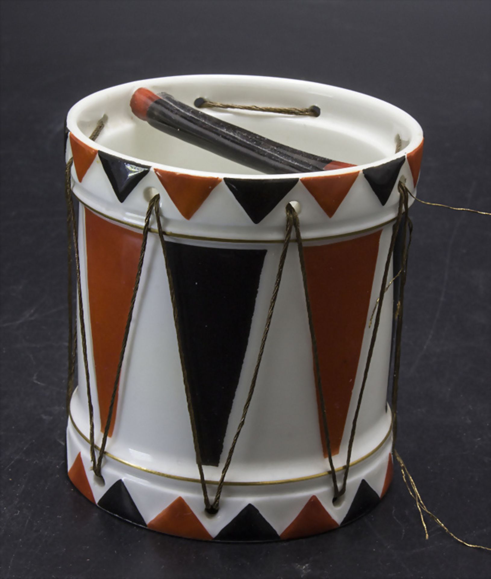 Trommel / A porcelain drum, Nymphenburg, um 1930