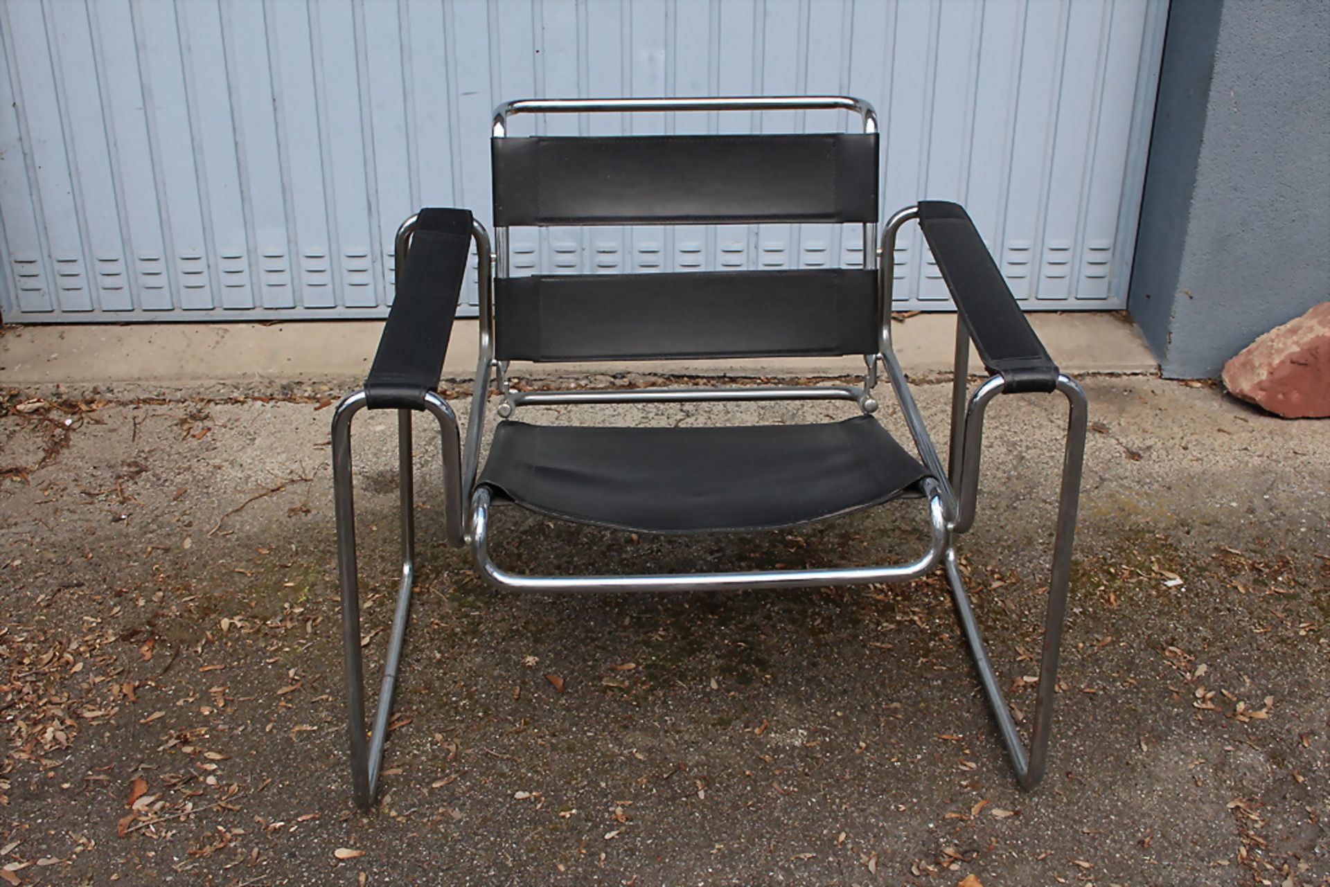 (3/3) Armlehnstuhl im Stil des 'Wassily-Chair' von Marcel Breuer, Bauhausklassiker / A chair ...