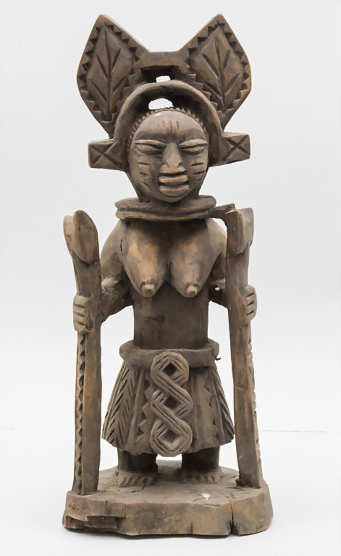 Stehende Youruba-Figur / A standing Yoruba figure, Nigeria
