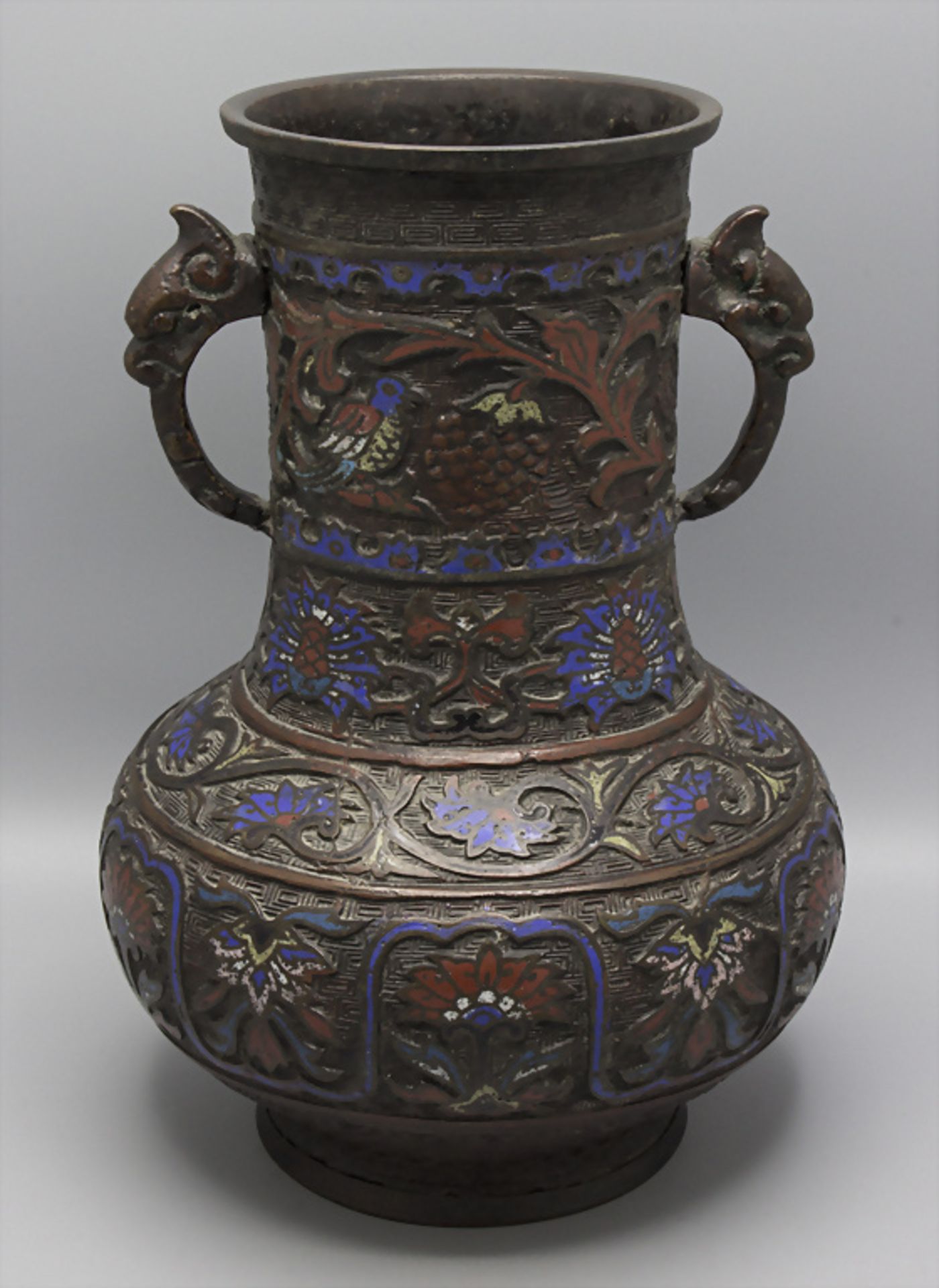 Champlevé-Ziervase / A bronze champlevé vase, China, Qing-Dynastie (1644-1911), 19. Jh.
