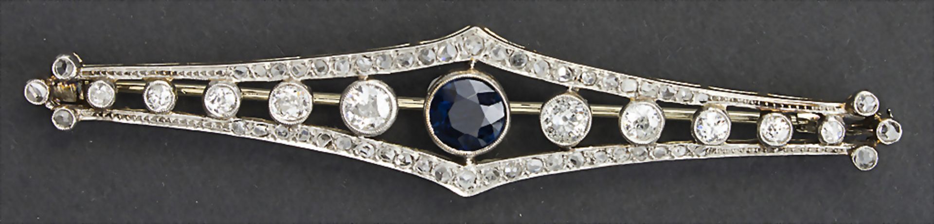 Art Déco Brosche mit Saphiren und Diamanten / An Art Déco brooch with Sapphires and Diamonds, ...