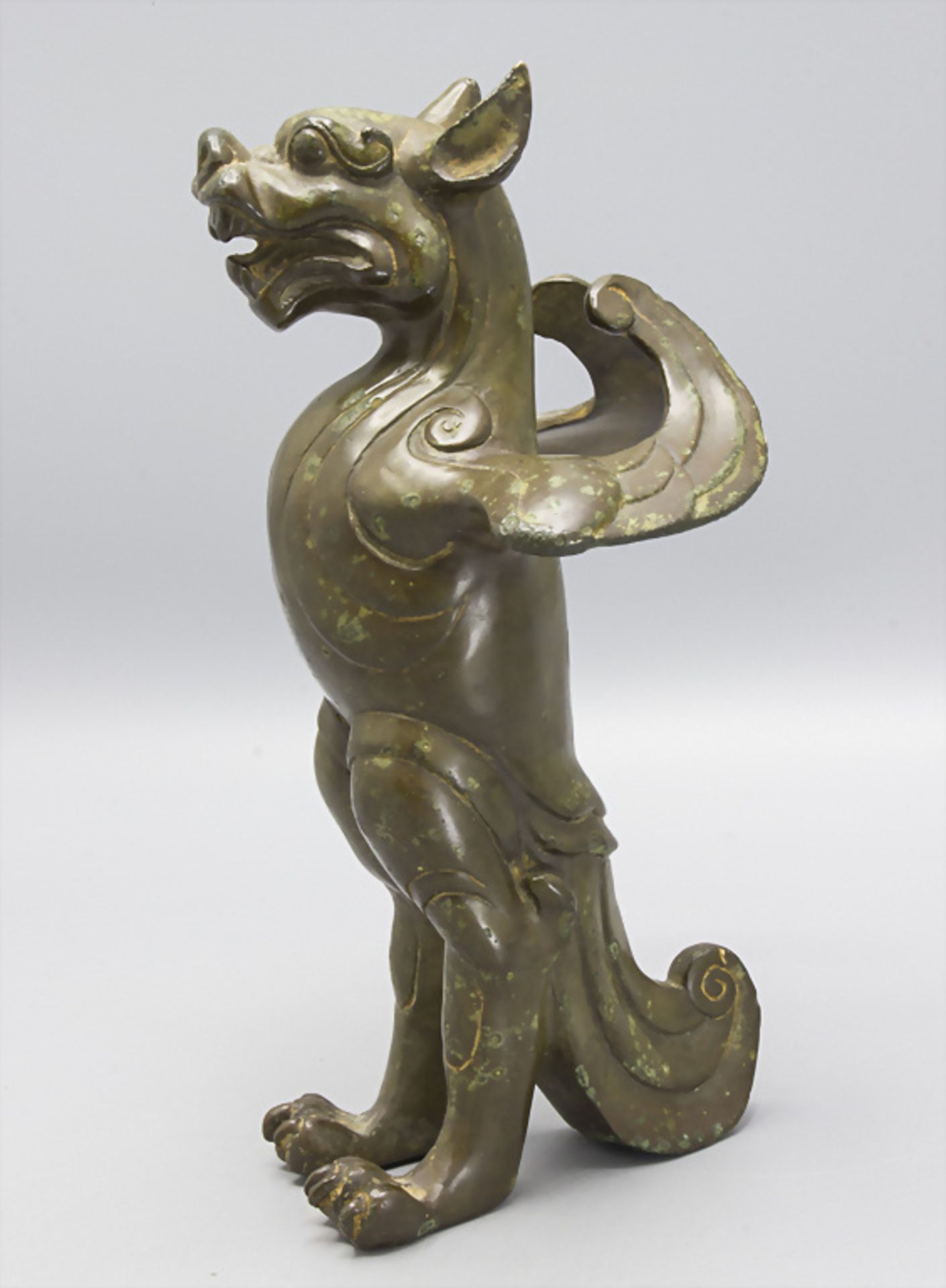 Bronzeplastik 'Stehender Drache' / A bronze figure of a standing dragon, wohl China