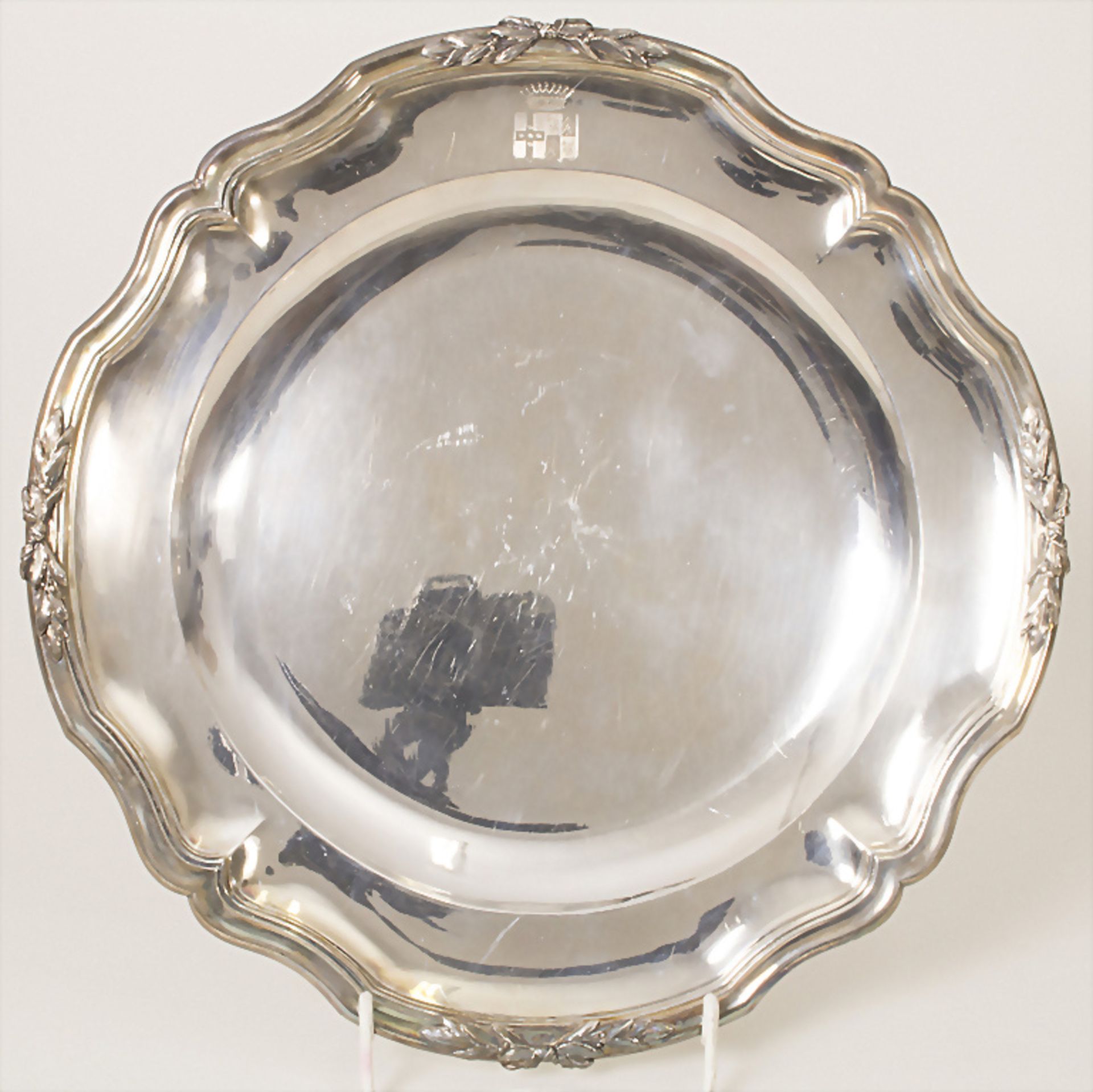 Runde Platte mit Adelswappen / A silver plate with coat of arms, Fray Fils (1875-1891), Paris