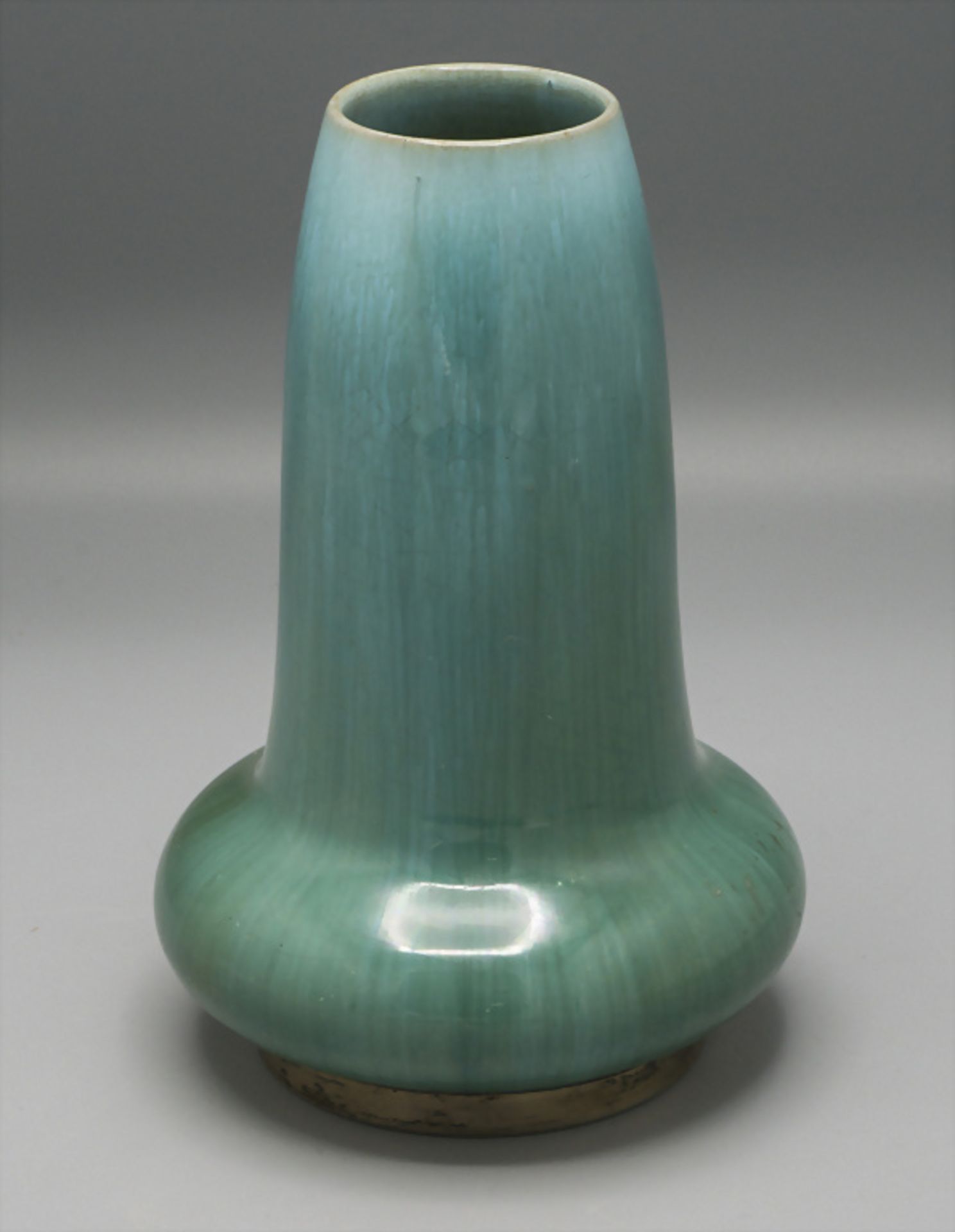 Art Déco Vase mit Silberstand / An Art Deco vase with silver base, Clément Massier, Golfe ...