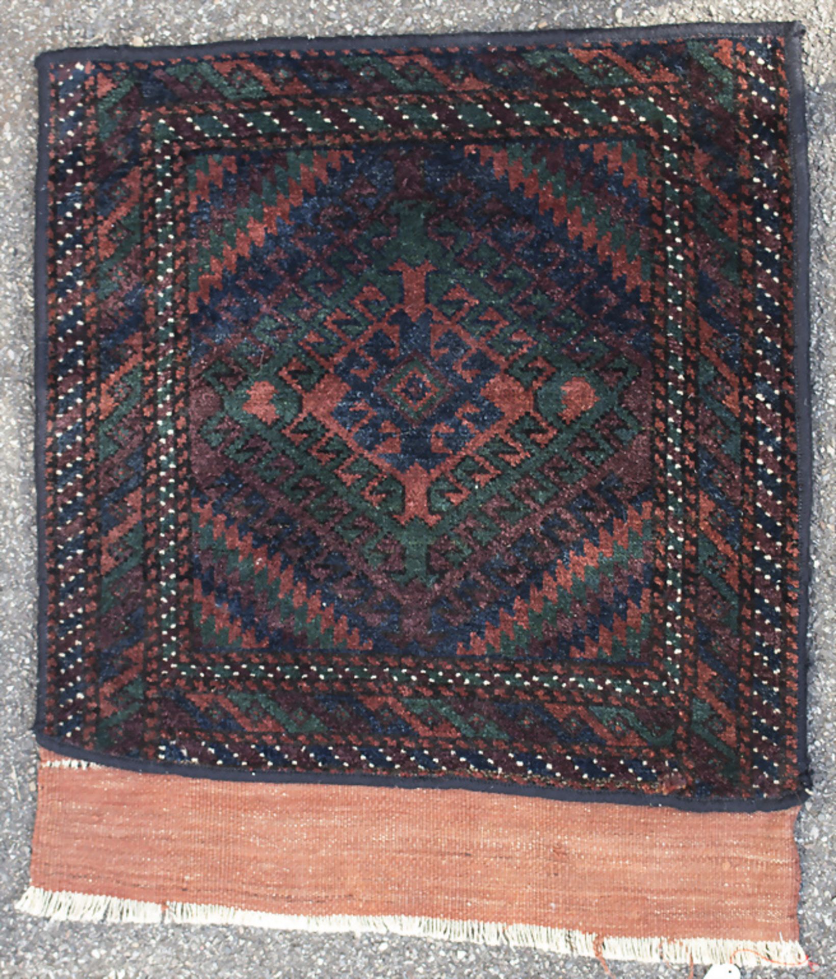 Orientteppich, Zelttasche / An oriental carpet, tentbag