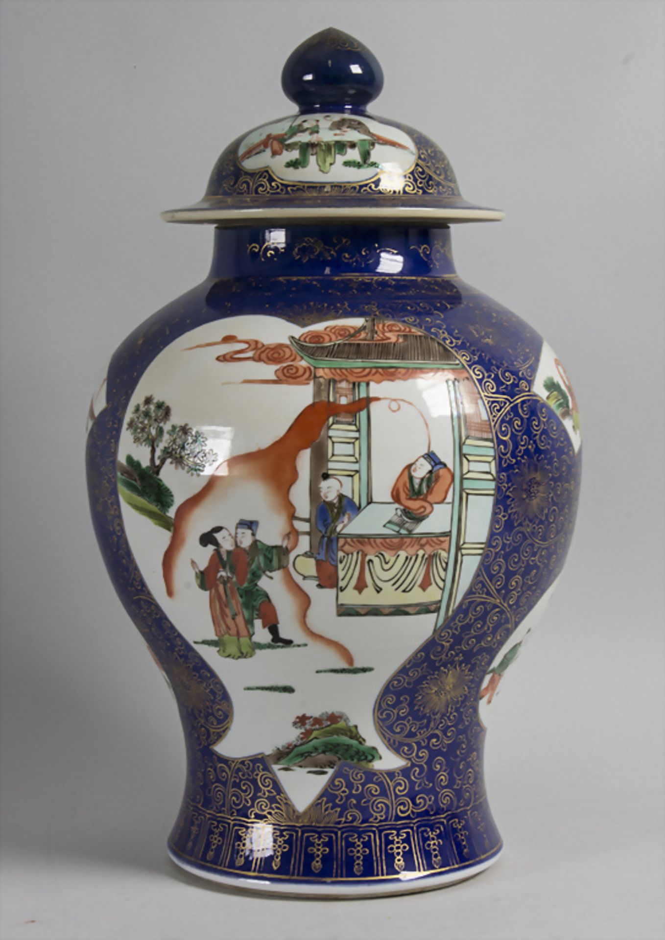 Große Deckelvase / A large covered vase, China, Qing Dynastie (1644-1911), Kangxi Periode ...