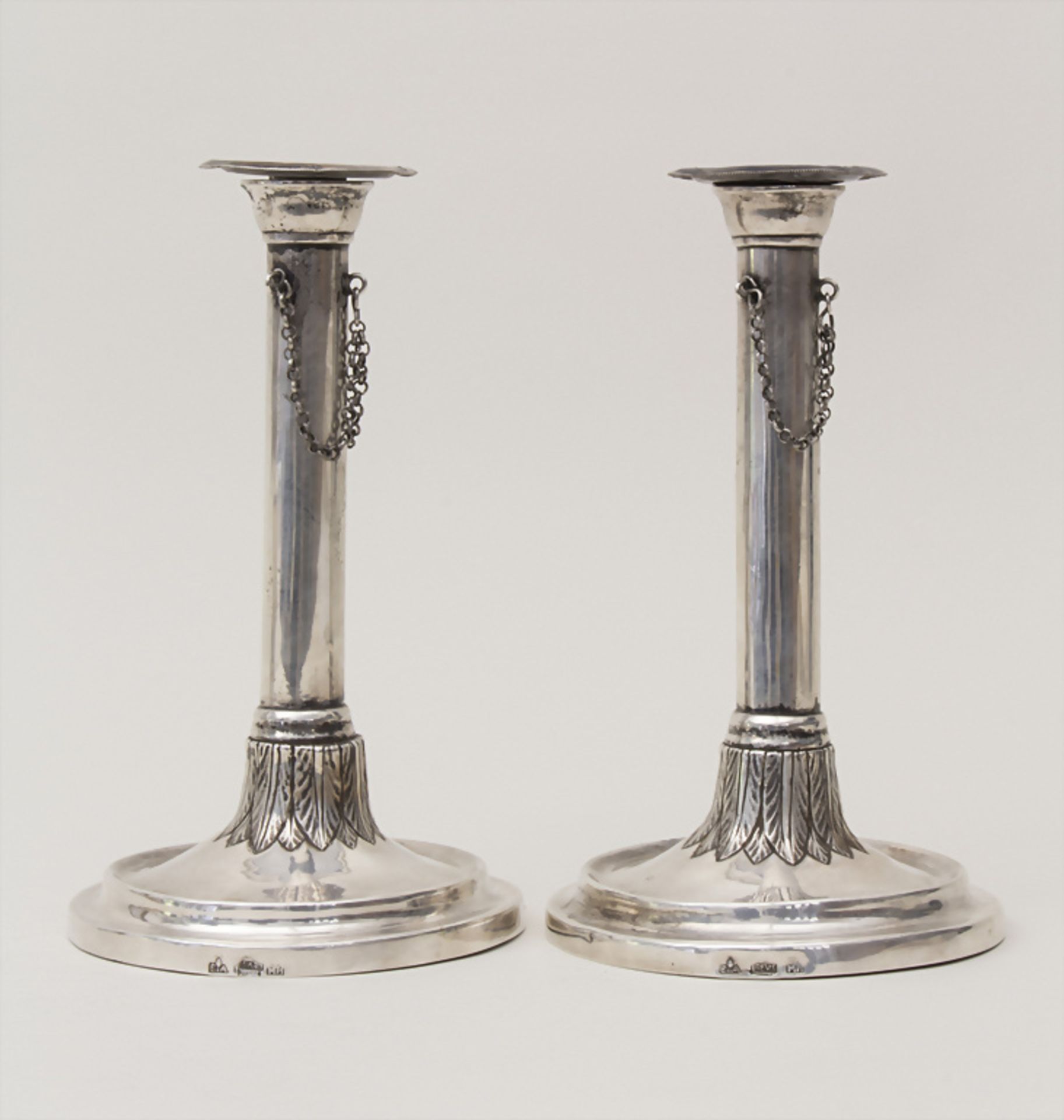 Paar Louis XVI Kerzenleuchter / A pair of Louis-seize silver candlesticks, Reus, Katalonien, ...