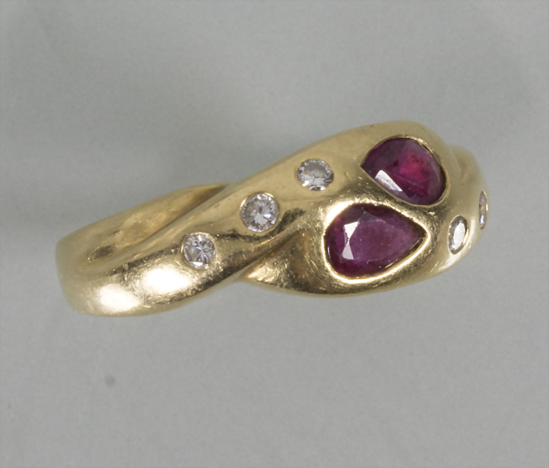Damenring mit Diamanten und Rubinen / An 18 ct gold ring with diamonds and rubies
