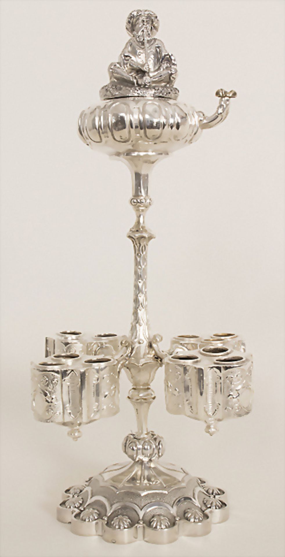 Zigarettenhalter mit Öllampe / A silver cigarette holder with an oil lamp, Debain, Paris, um 1860