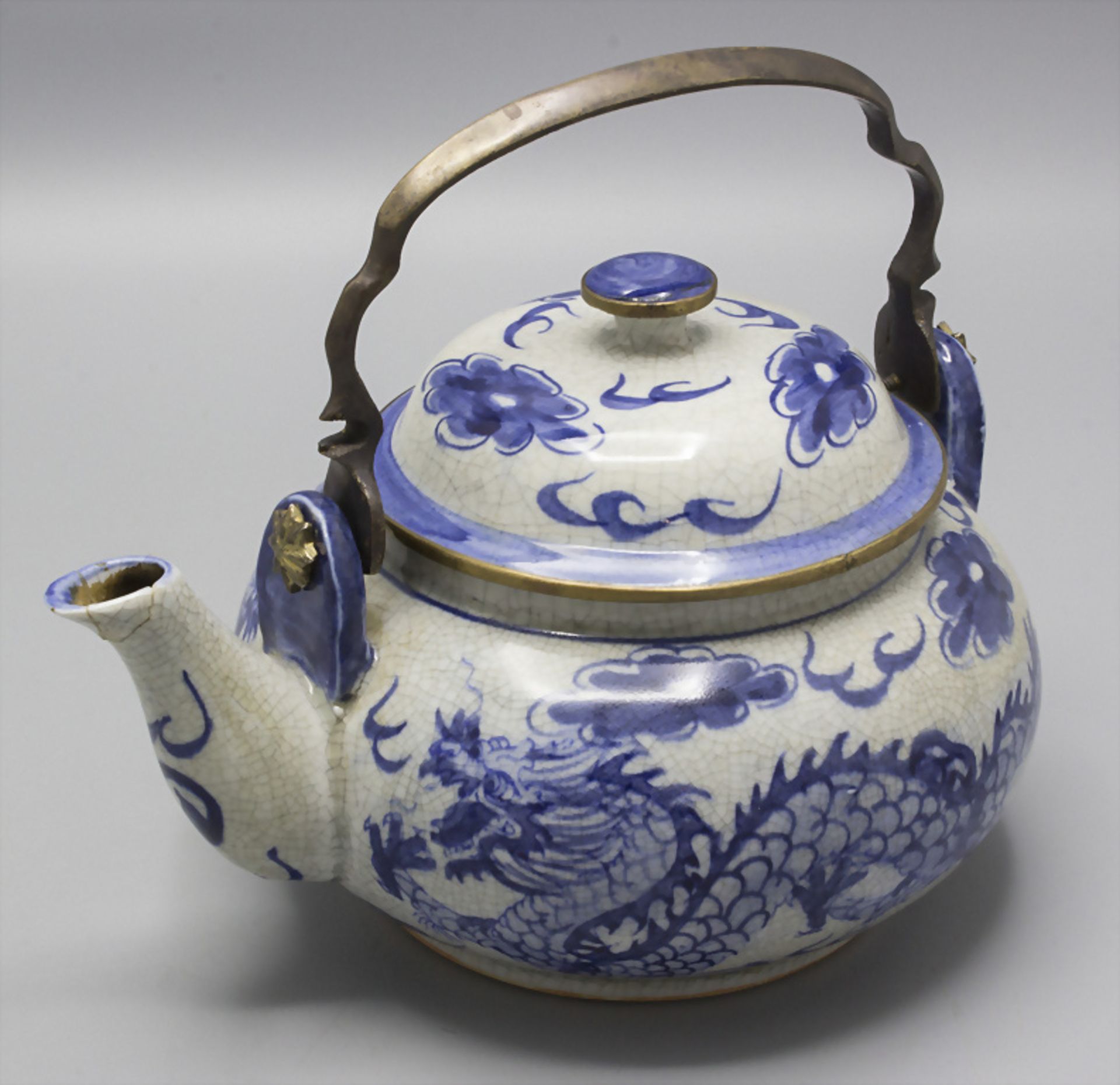 Teekanne / A tea pot, China, Qing Dynastie (1644-1911), gemarkt Jiaquing (1796-1820)