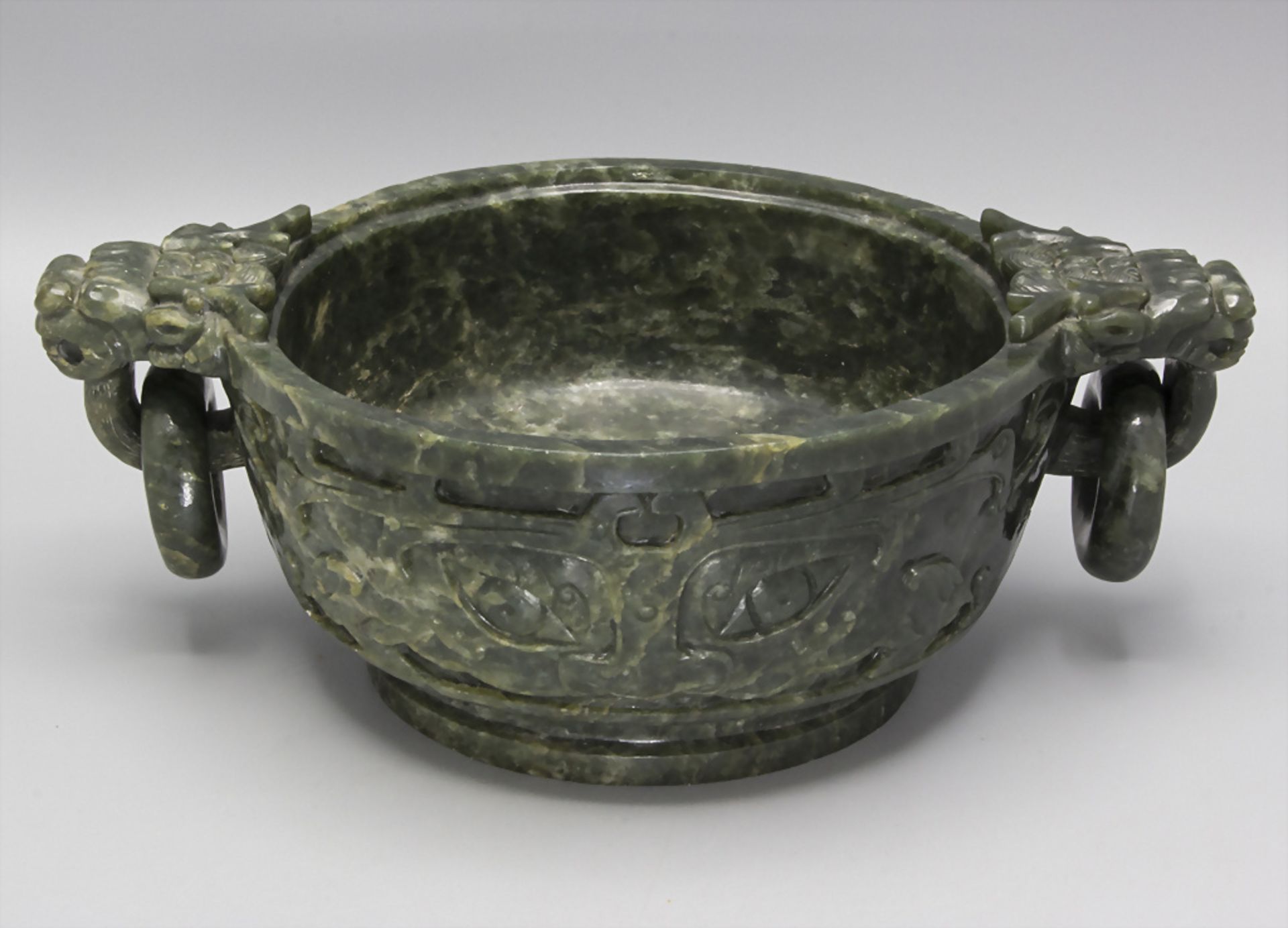 Spinatjade-Koro / A spinach-green jade Koro incense burner, China, Qing Dynastie (1644-1911), ...