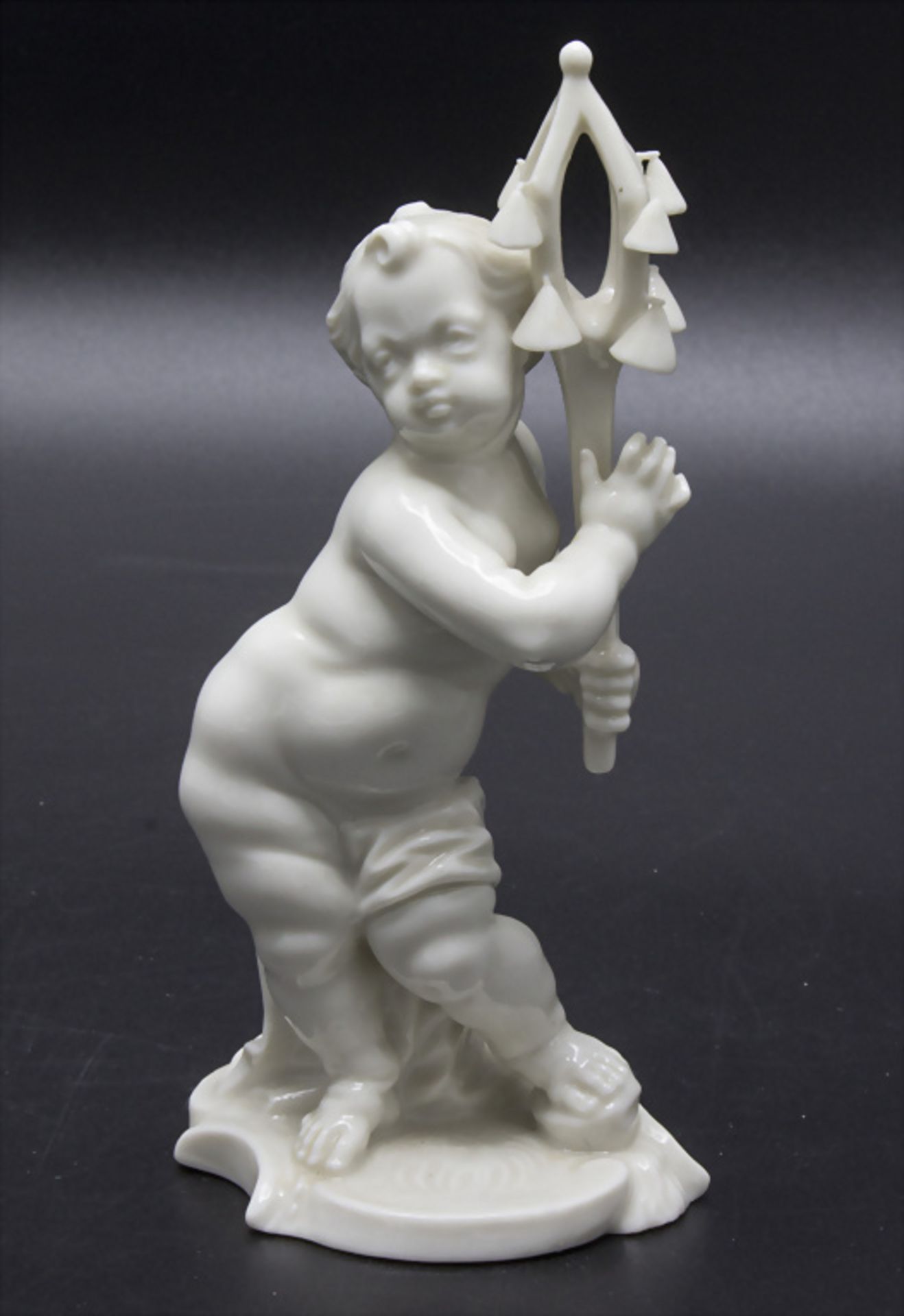 Putto mit Schellenbaum / A cherub with a bell tree, Franz Anton Bustelli, Nymphenburg, Anfang ...