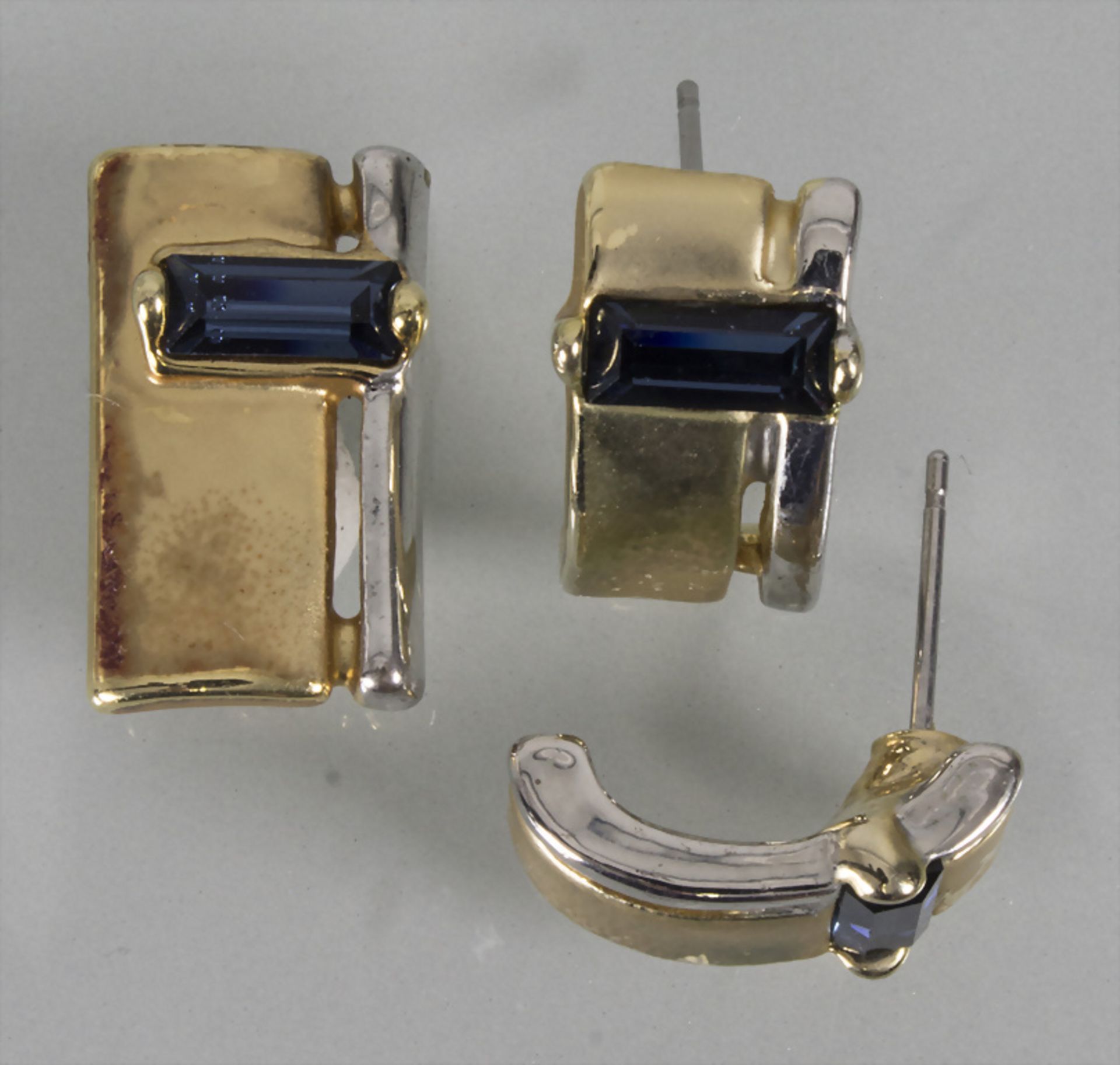 Konvolut aus Paar Ohrringen und einem Anstecker / A pair of silver earrings and a pin