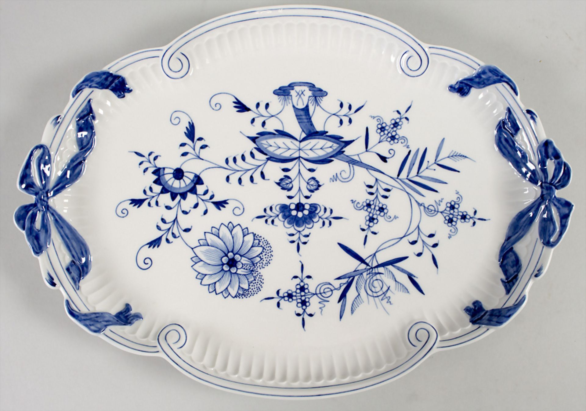 Zwiebelmuster Servierplatte / A serving plate with onion pattern, Meissen, 1989