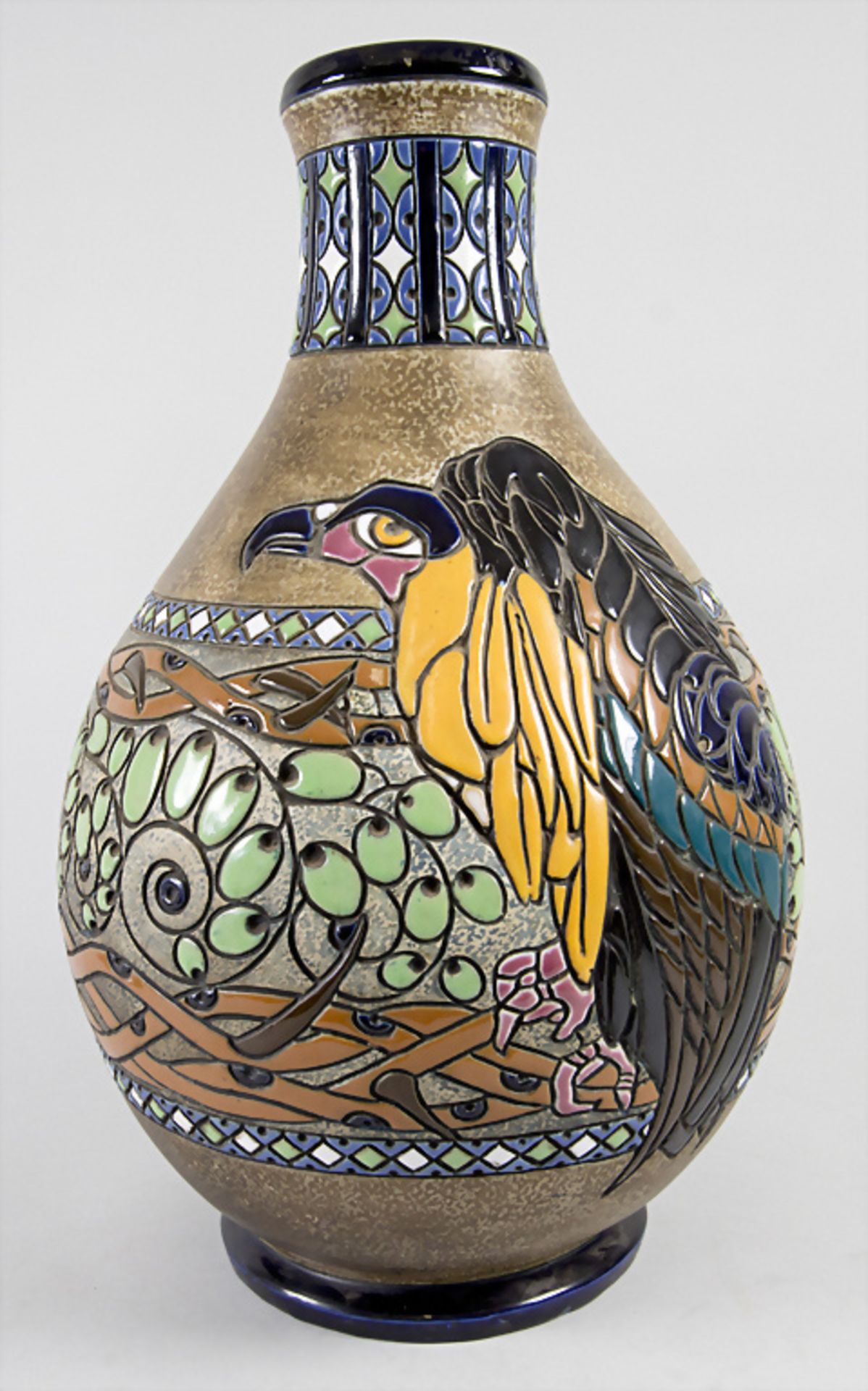 Art Déco Vase / An Art Deco vase, Turn-Teplitz, Amphora-Werke, um 1925