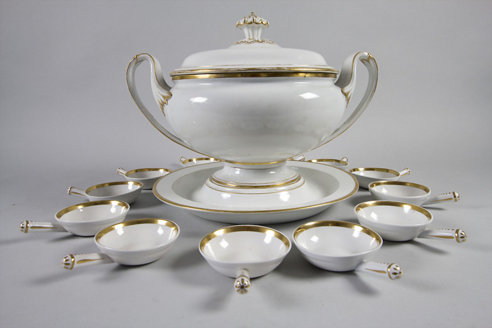 Empire Bowle mit 12 Trinkschalen / An Empire punchbowl with 12 drink bowls, Meissen, Anfang 19. Jh.