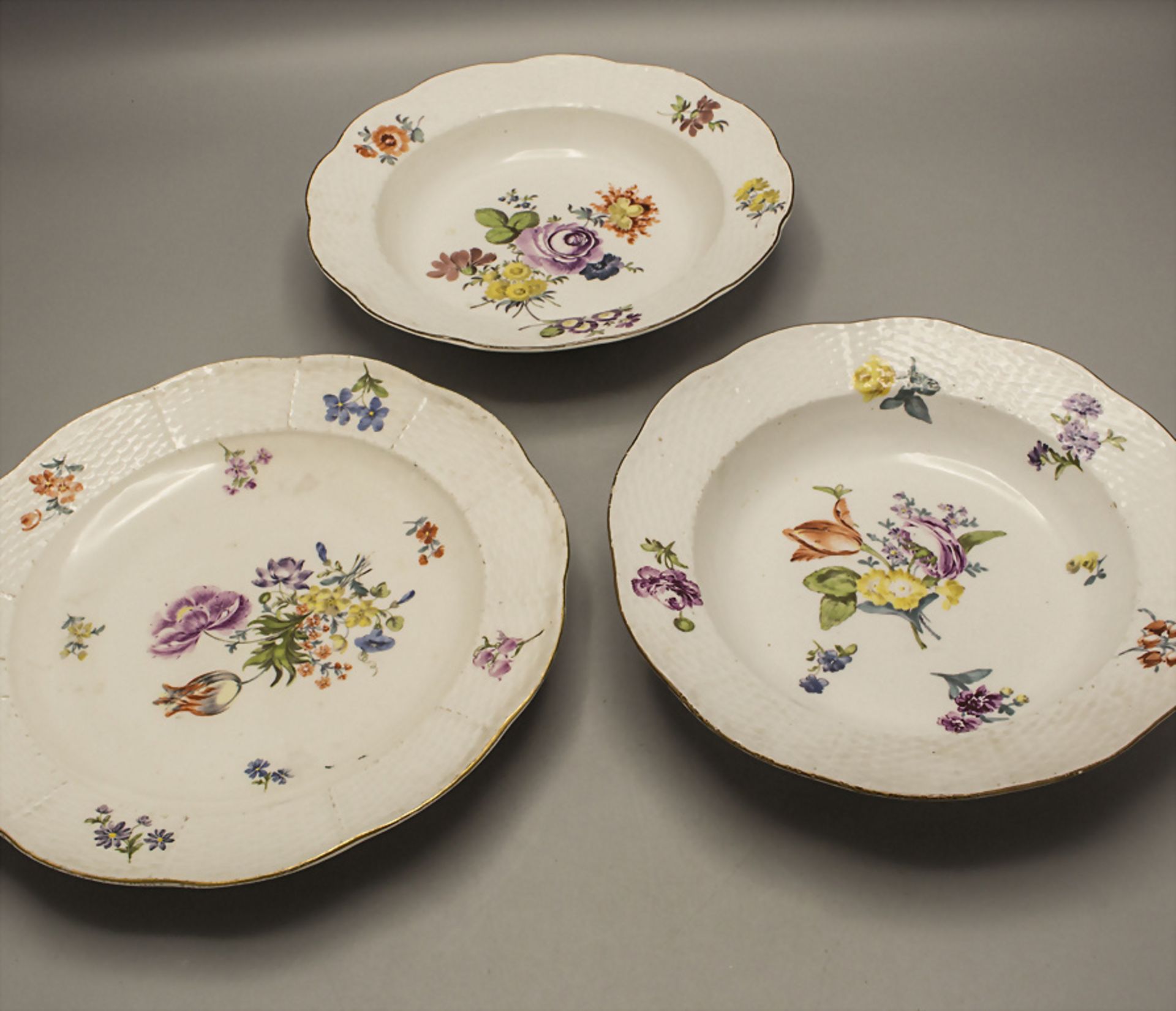 3 Teller mit Blumenmalerei / 3 plates with flower painting, Meissen, 19. Jh./20. Jh.