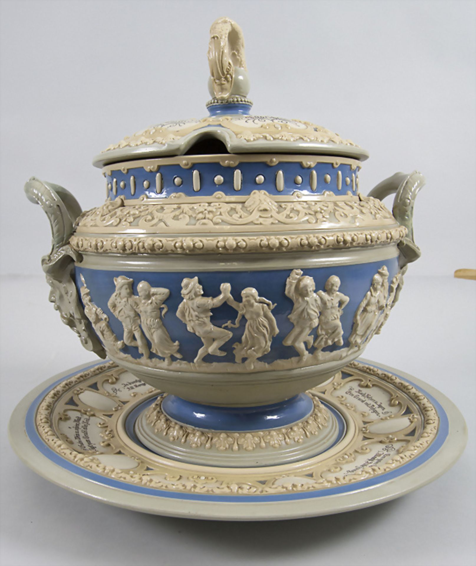 Große Deckelweinbowle auf Presentoir mit Trinksprüchen / A large lidded punch bowl on a ...