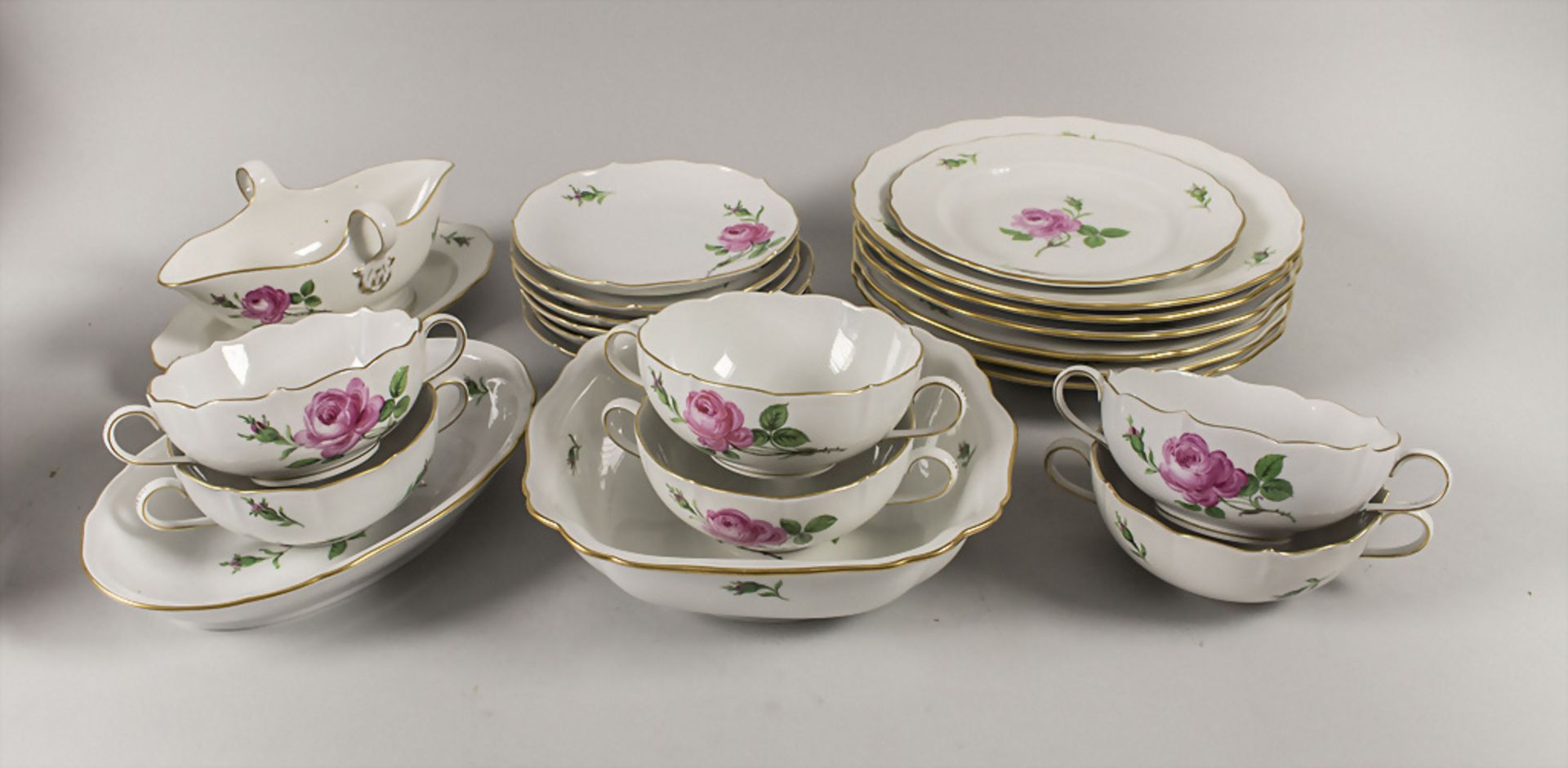 22-teiliges Speiseservice 'Rote Rose' / A 22-piece dining service 'Red rose', Meissen, 20. Jh.