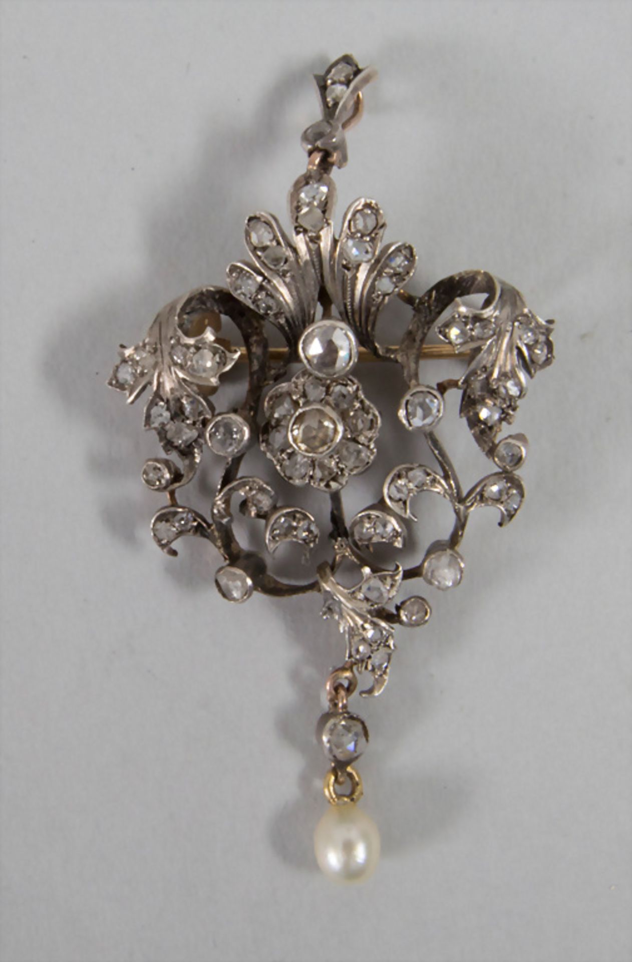 Barock Brosche oder Anhänger / A Baroque 18ct gold and silver brooch or pendant with diamonds, ...