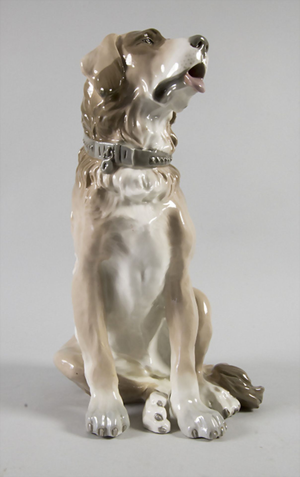 Sitzender Hund / A sitting dog, Alfred Stellmacher, Amphora-Werke, Turn-Teplitz, um 1925
