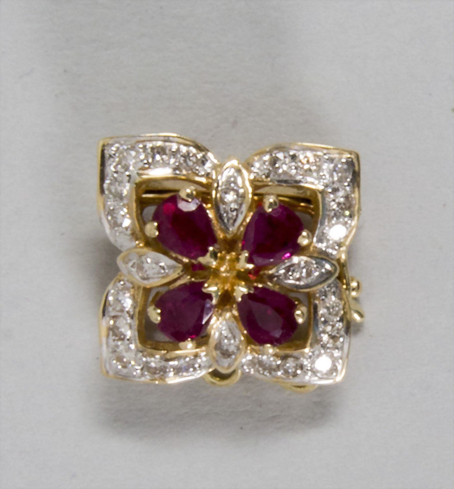 Kettenverschluss/Anhänger / An 14ct gold chain clasp/pendant with rubies and diamonds, 20. Jh.