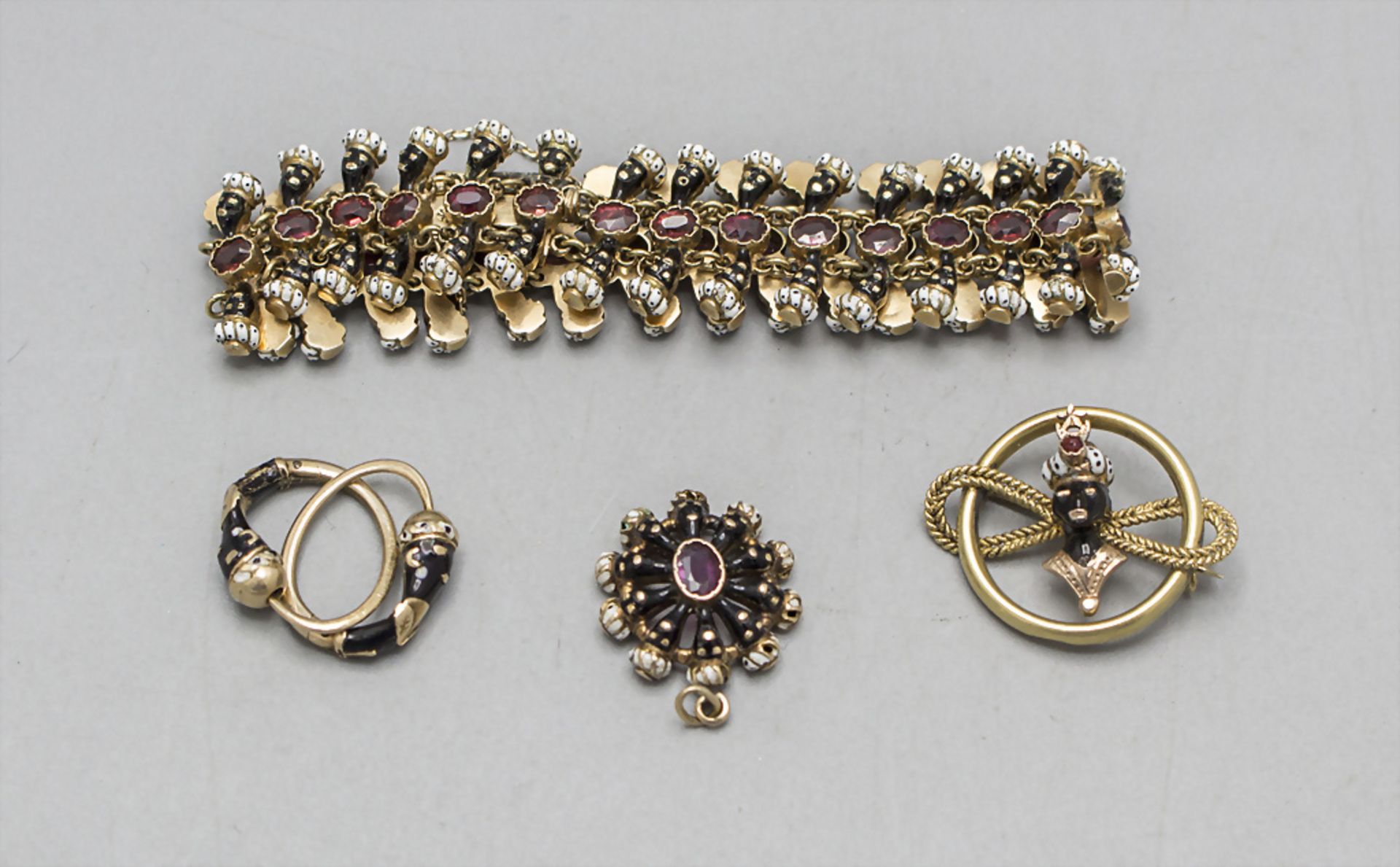 Schmuckset mit Mohrenköpfen / A set of 14ct gold and enamelled jewelry, Wien/Vienna, um 1900