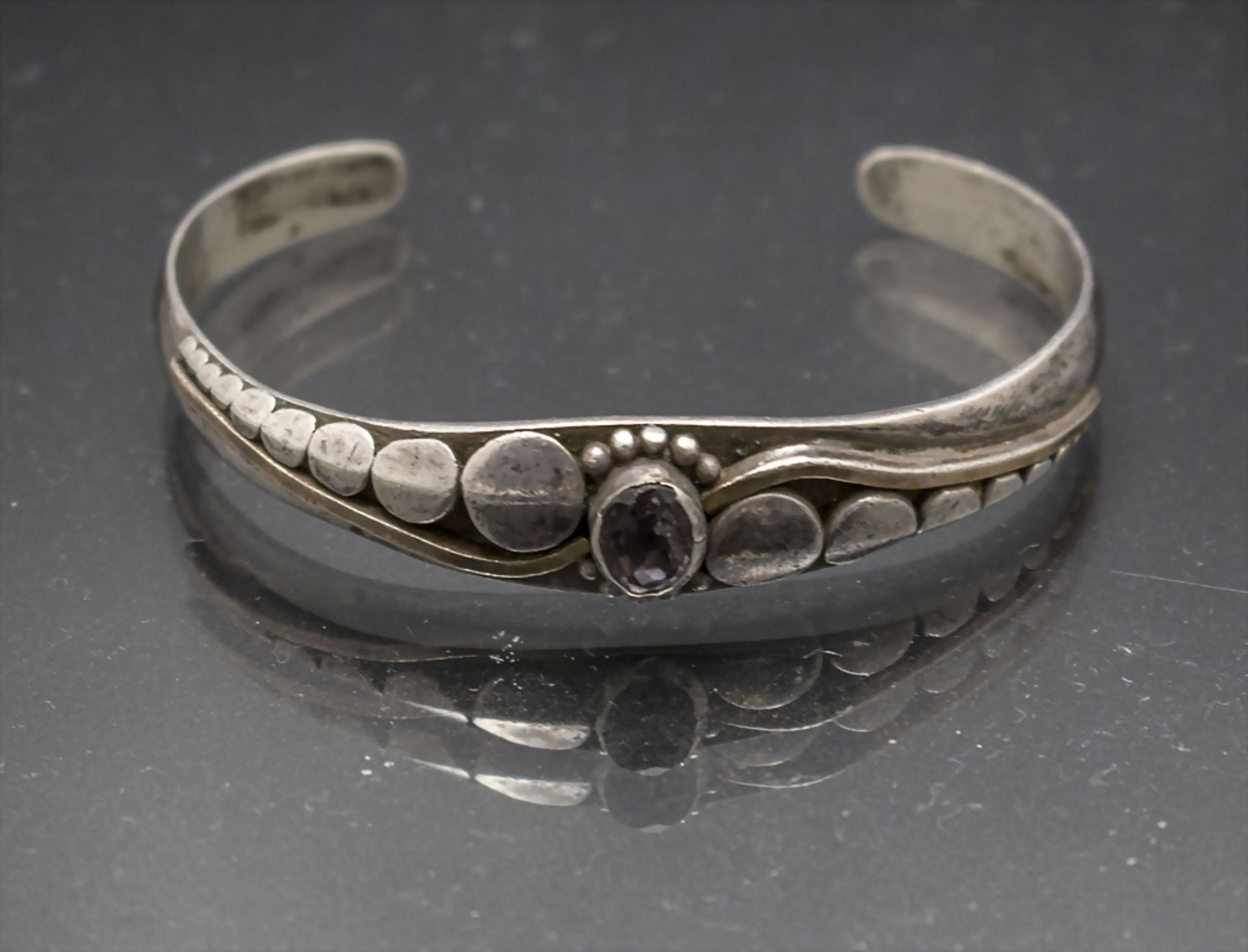 Armreif aus Sterling Silber mit Amethyst / A Sterling silver bangle with an amethyst