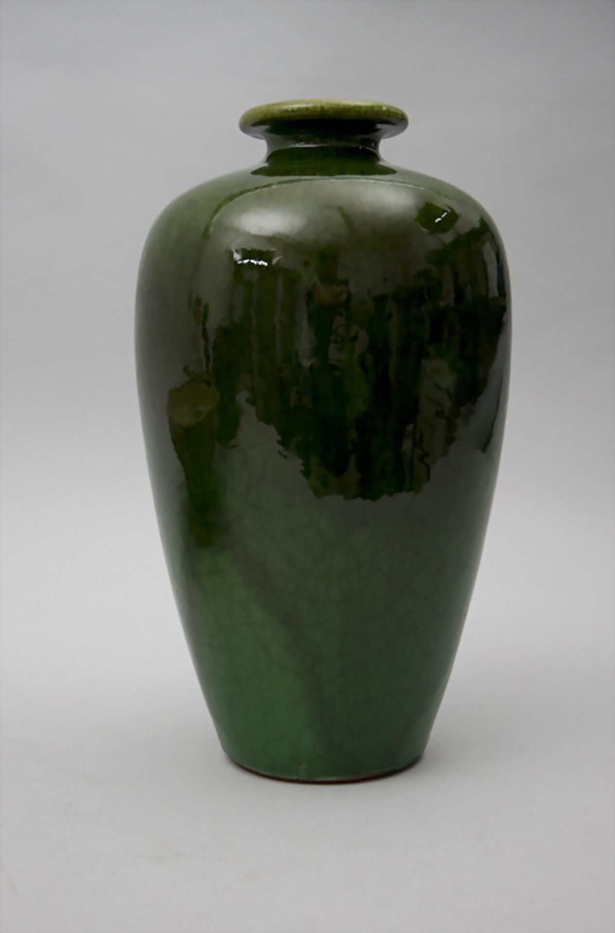 Braungrüne Vase / A brownish green vase, Martha Katzer, Karlsruher Majolika, 20. Jh.