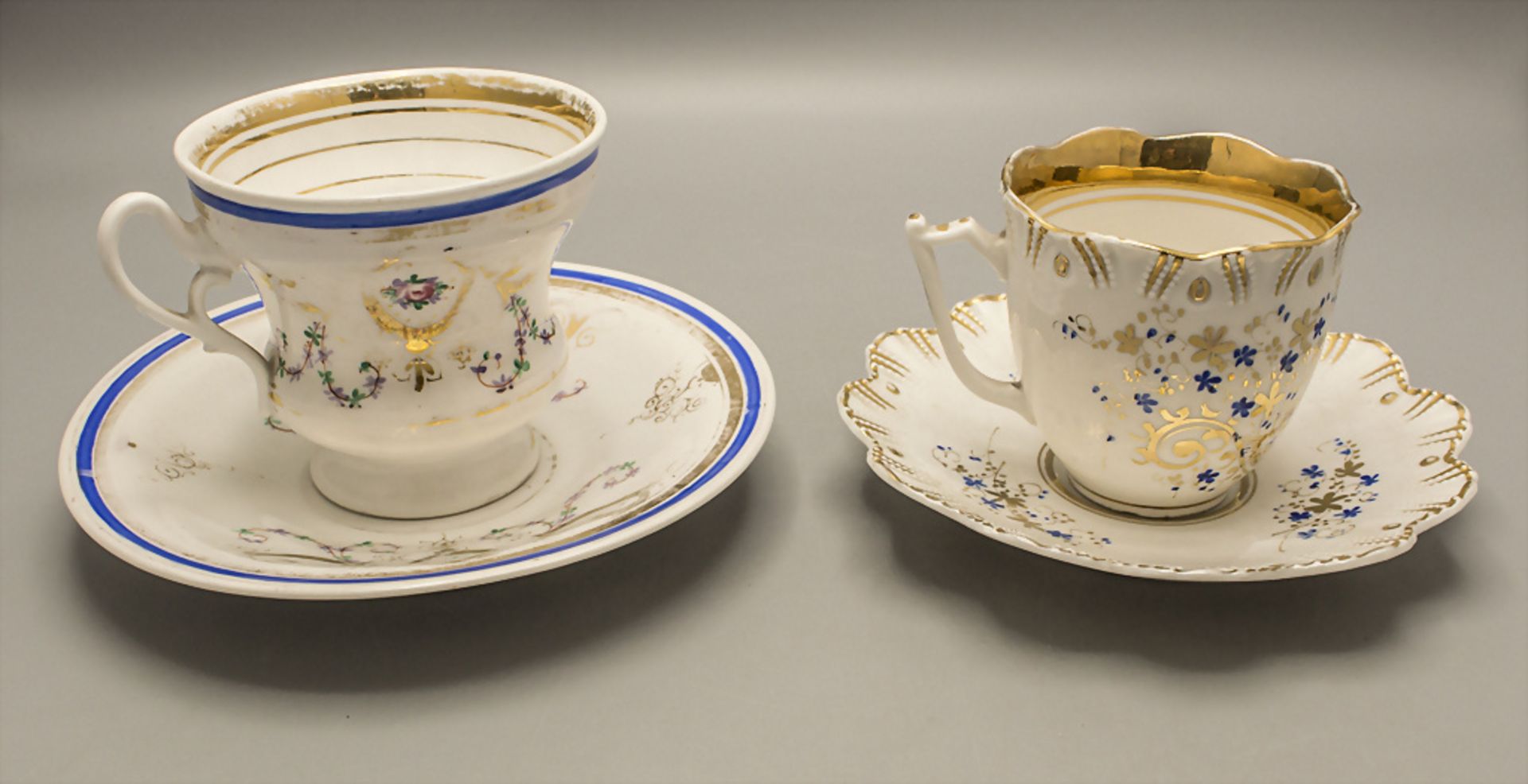 Zwei Jubiläumstassen mit Untertassen / Two anniversary cups with saucers, deutsch, um 1900