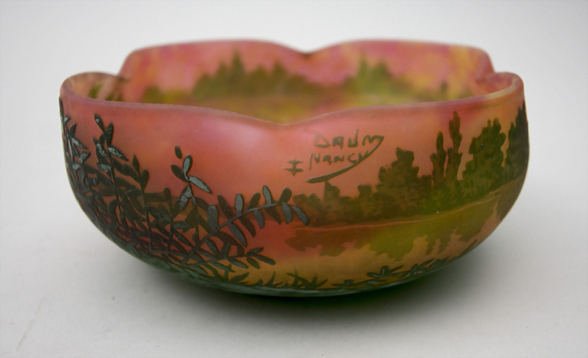 Zierschale 'Abendrot am See' / A decorative bowl, Daum, Nancy, um 1900