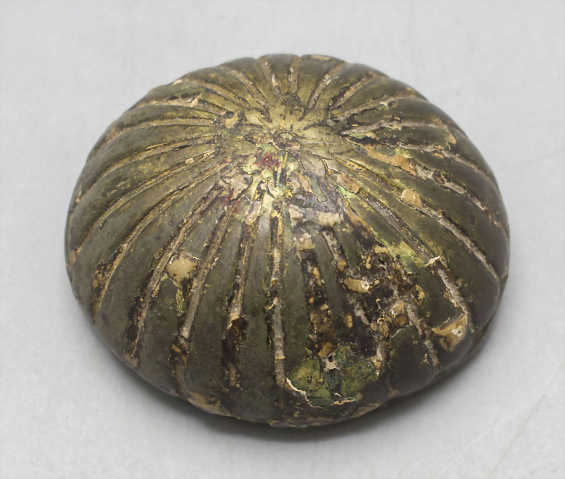 Muschelförmige Scharnierdose / A shell shaped lidded box, wohl deutsch, 18. Jh.