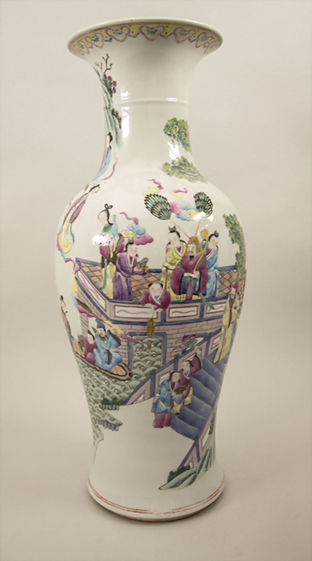 Große Ziervase / A large decorative vase, China, Qing Dynastie (1644-1911), gemarkt Qianlong ...