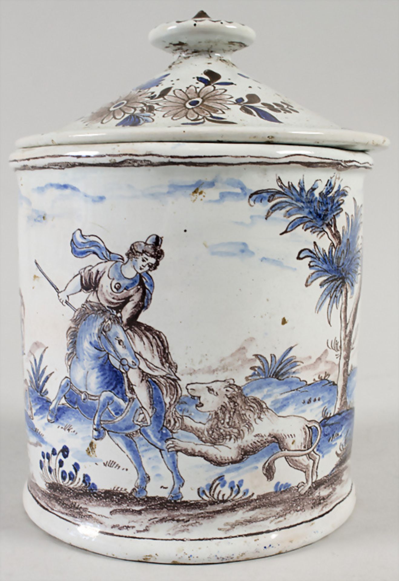 Fayence-Deckeldose / A lidded faience box, Frankreich, 18./19. Jh.