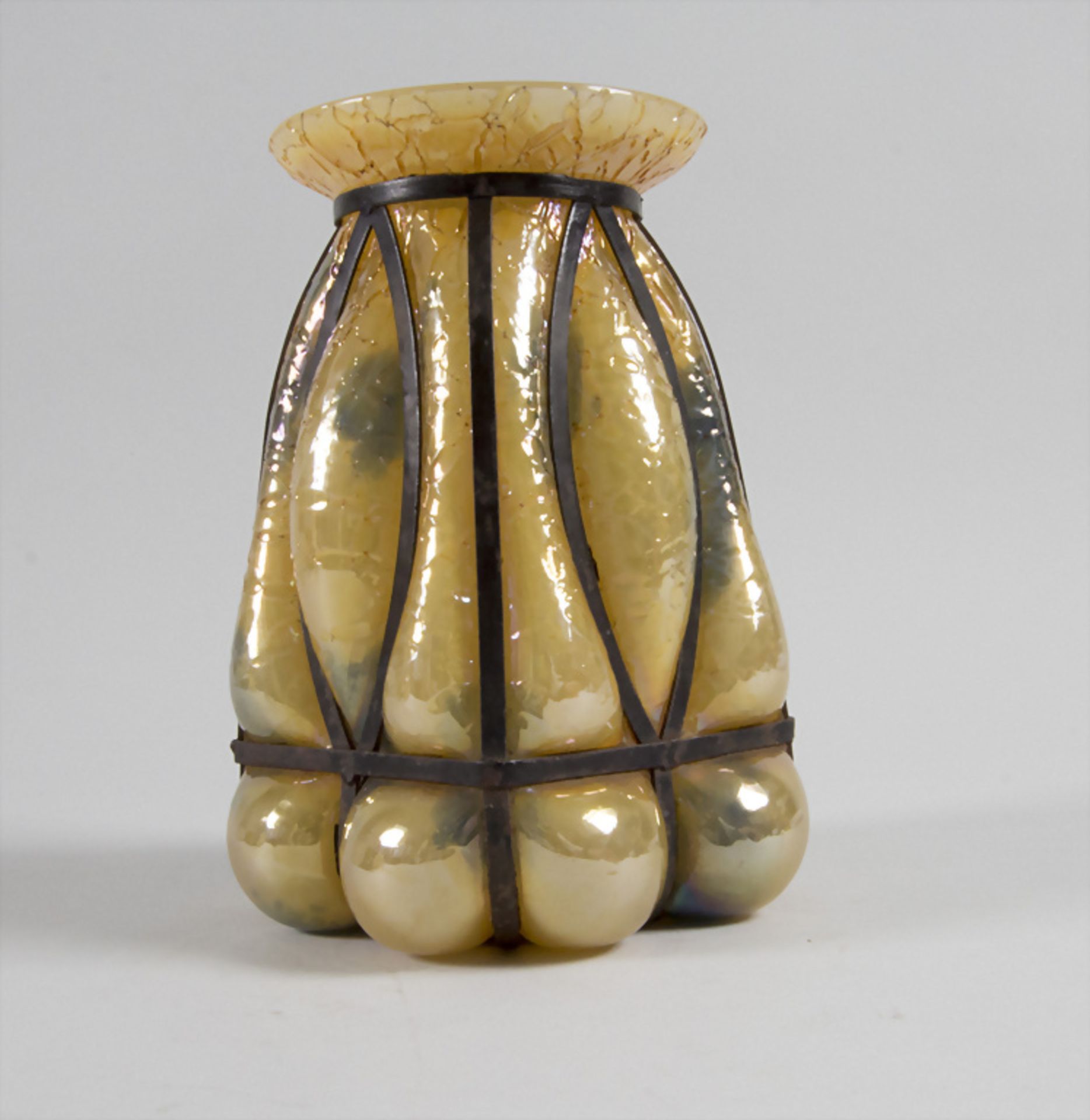 Art Déco-Glasziervase / An Art Deco decorative glass vase, Böhmen, um 1920